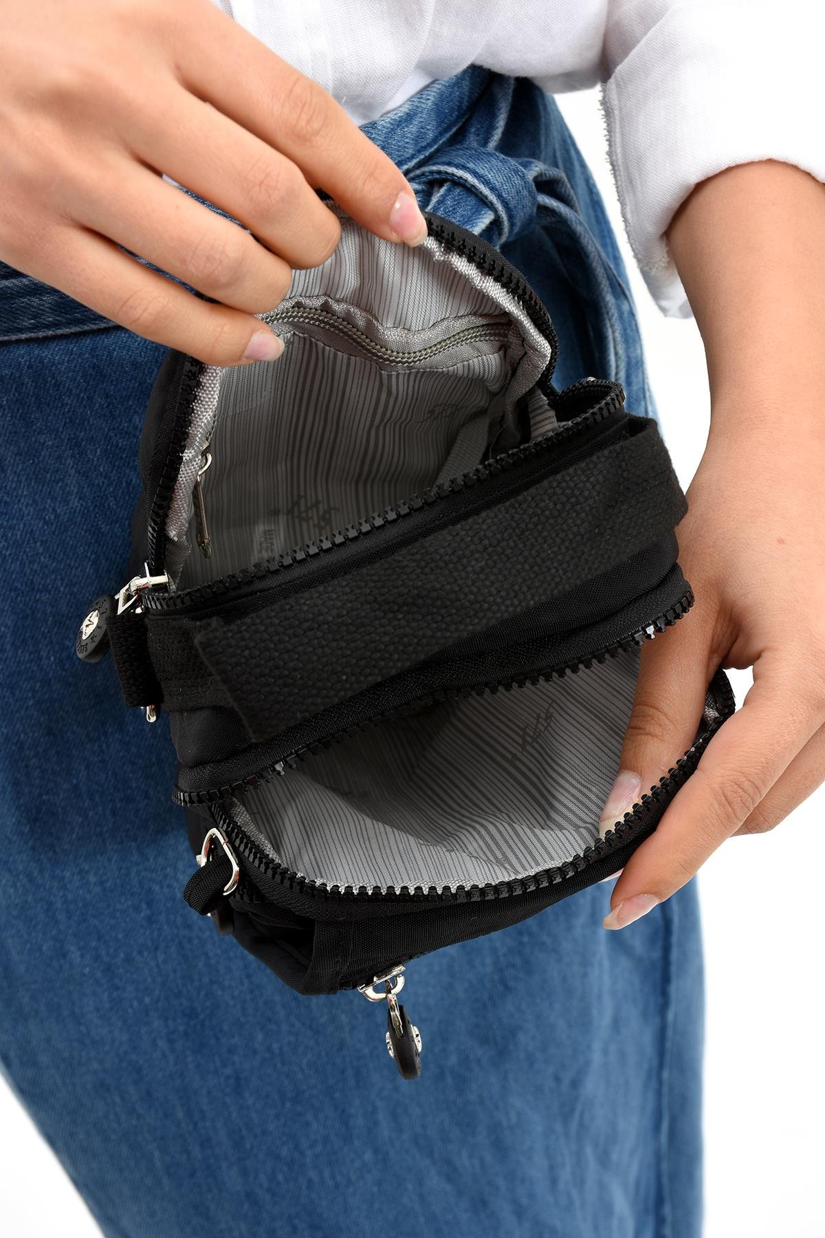 Çapraz Askılı Ultra Hafif Çok Cepli Bayan Omuz Çantası Siyah (Model: 571-6K)