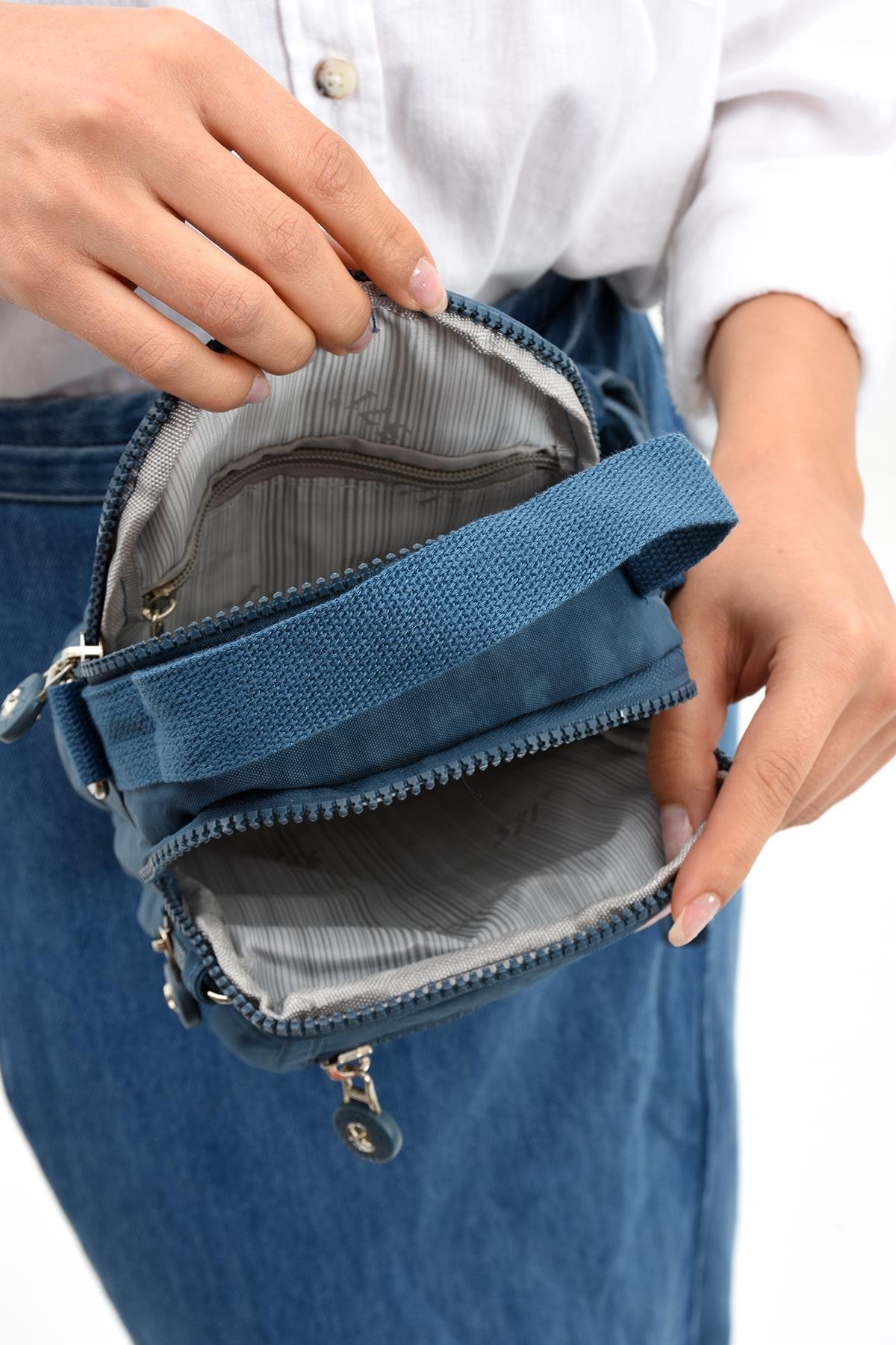 Çapraz Askılı Ultra Hafif Çok Cepli Bayan Omuz Çantası Mavi (Model: 571-6K)