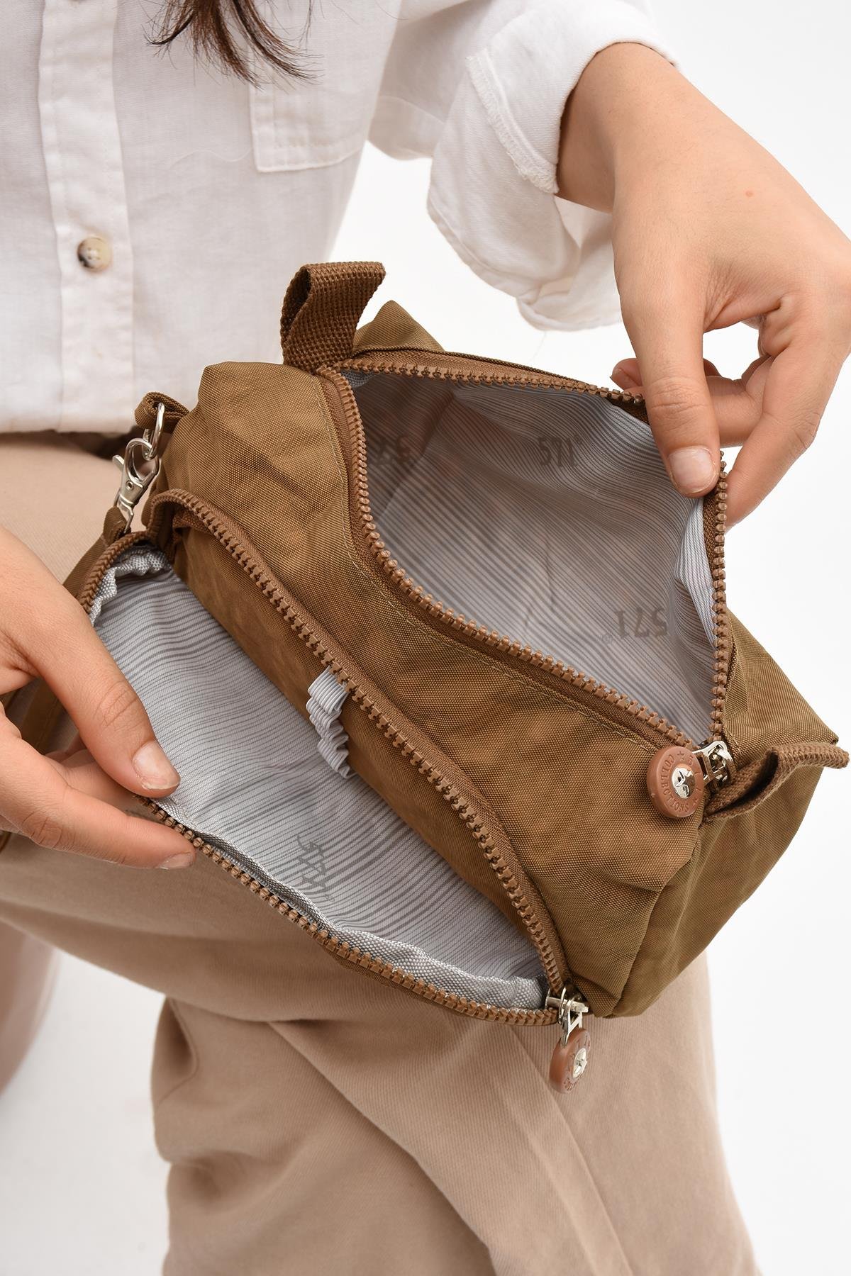 İki Bölmeli Kalemlik (Yıkanabilir ve Su Geçirmez, Makyaj Çantası ) Taba (Model: 571-15J)