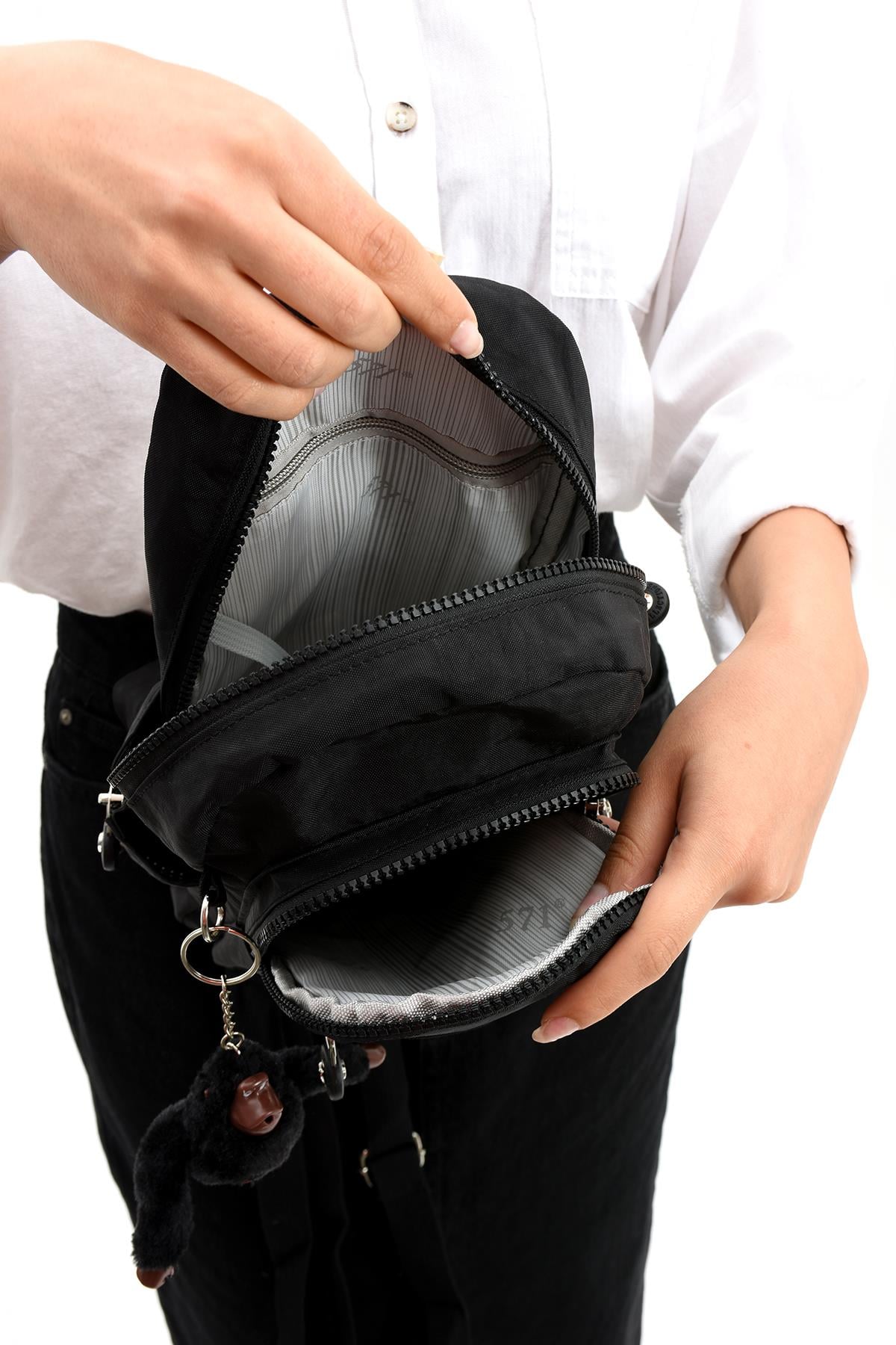 Üç Bölmeli Bodybag Göğüs Omuz Çantası Unisex Siyah (Model: 571-8B)