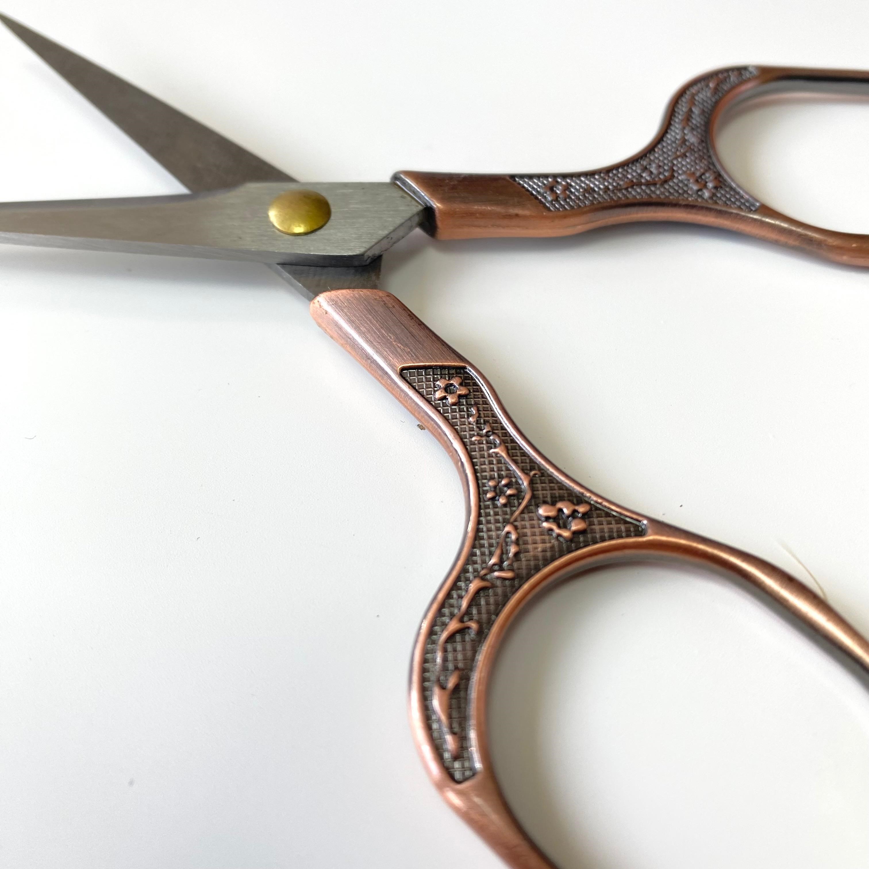 Antik Desenli Dikiş ve Nakış Makası 12.5 Cm Bakır 53920