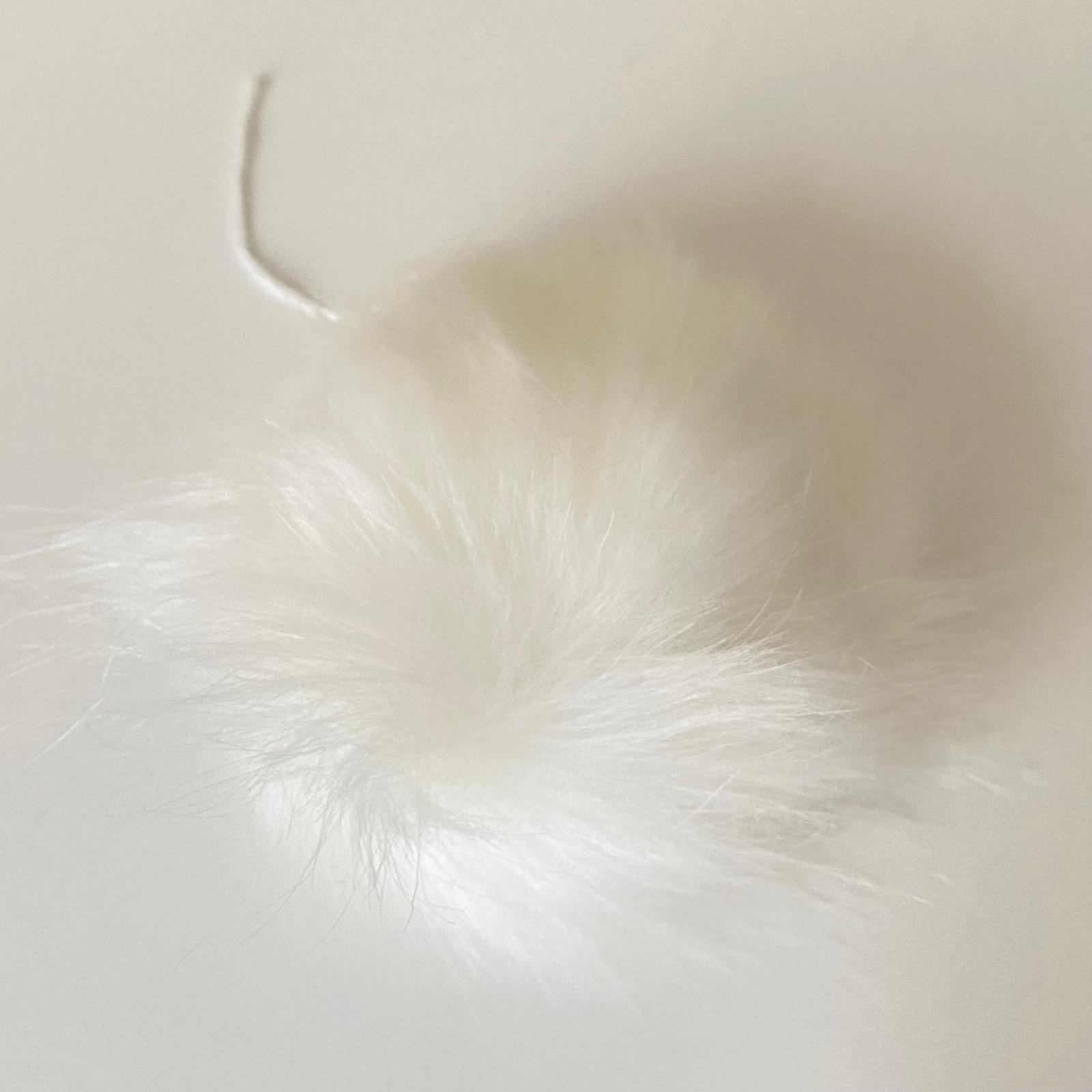 Atkı Şapka Anahtarlık ve Bere Ponponu Büyük Boy 001