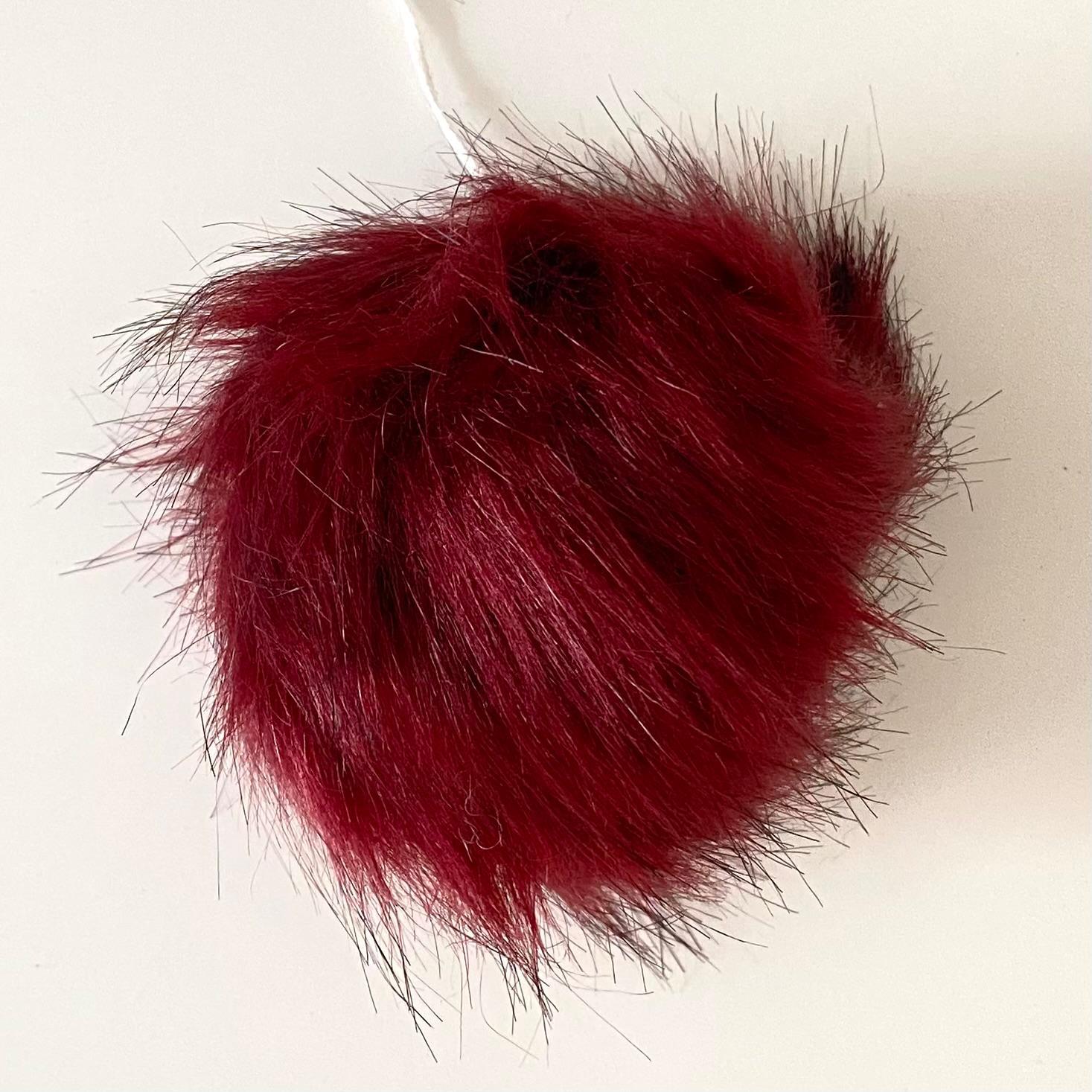 Atkı Şapka Anahtarlık ve Bere Ponponu Büyük Boy 002 