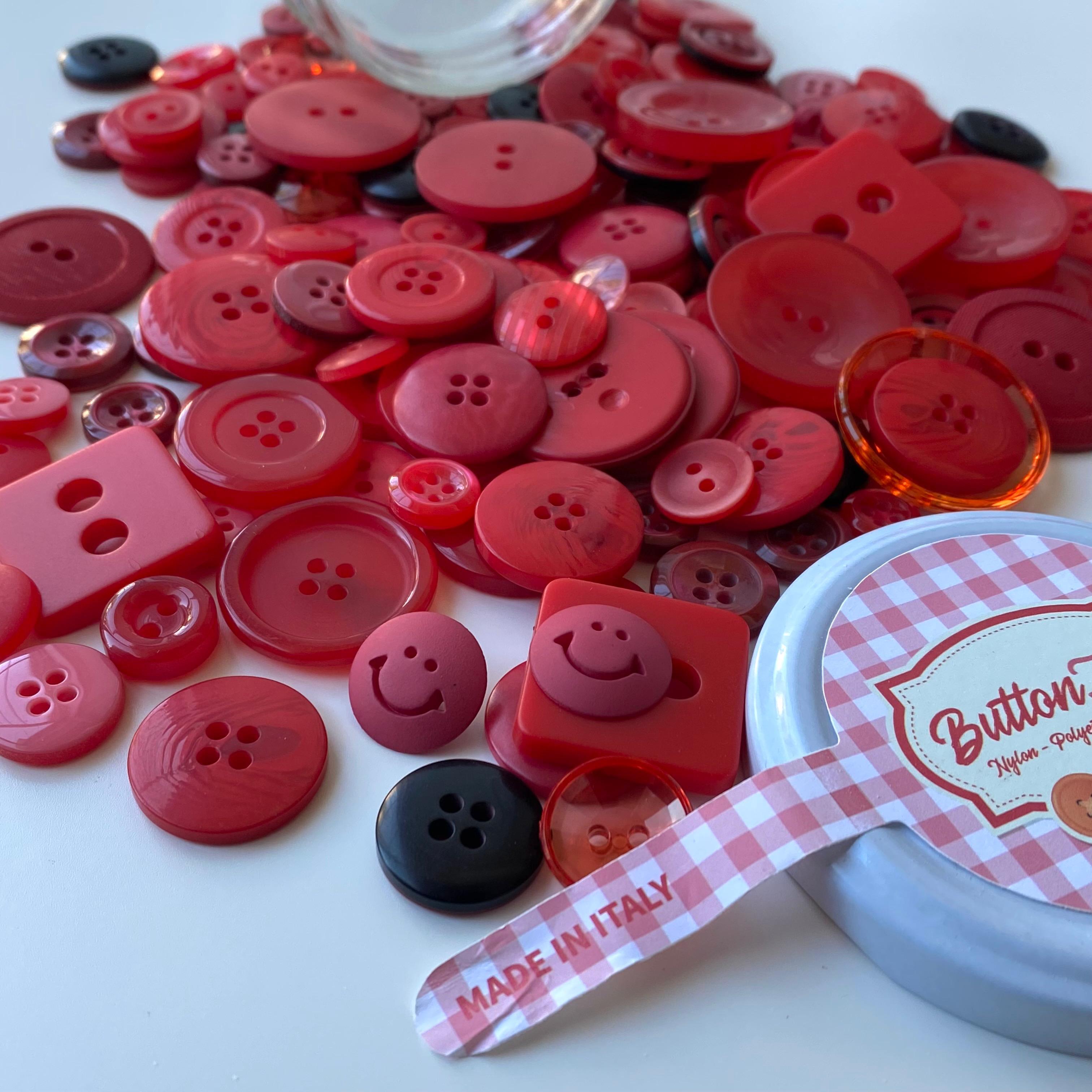 Button Jam Kavanozda Karşık Boy Ve Modellerde İtalyan Aksesuar Düğmesi - Kırmızı Karışım