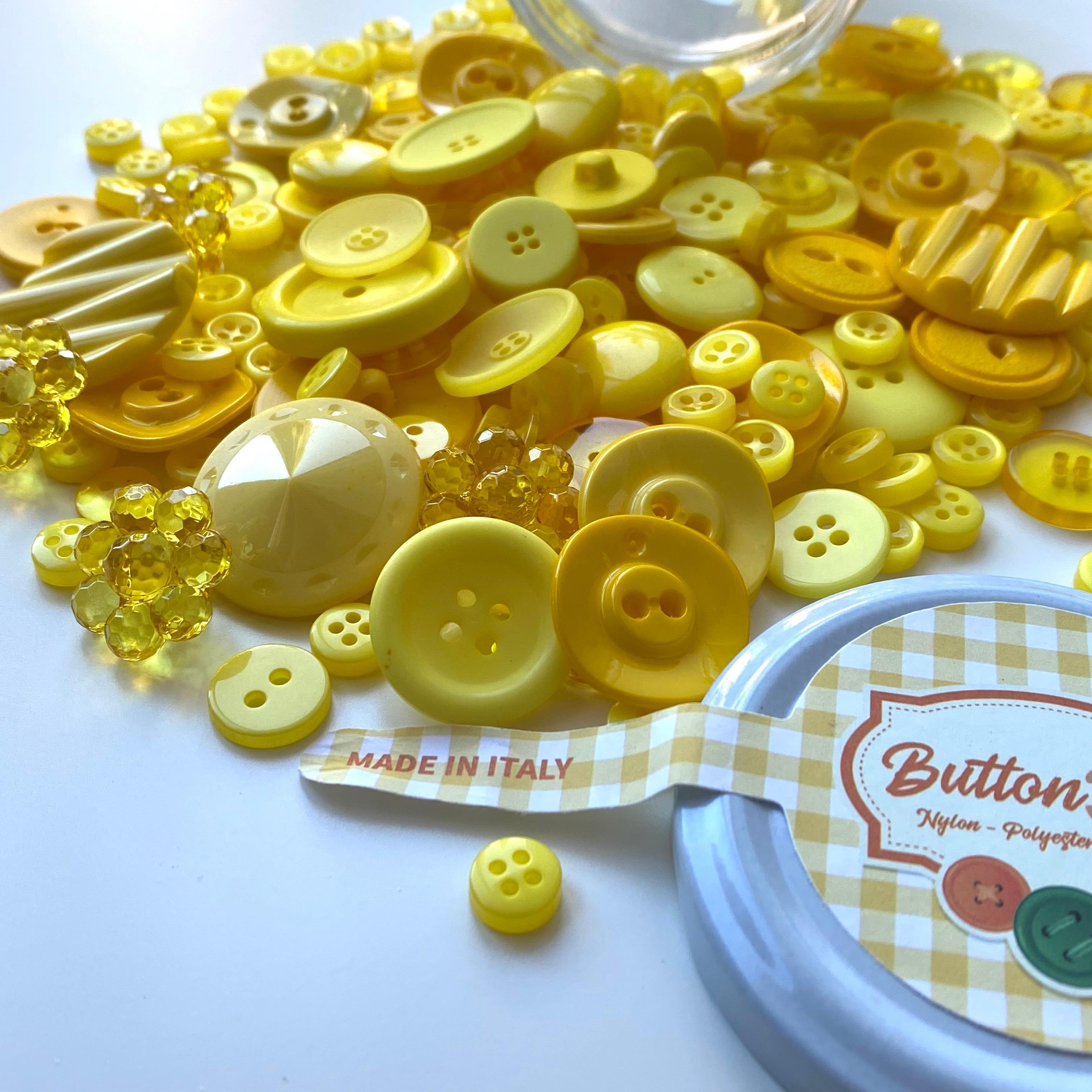 Button Jam Kavanozda Karşık Boy Ve Modellerde İtalyan Aksesuar Düğmesi - Sarı Karışım
