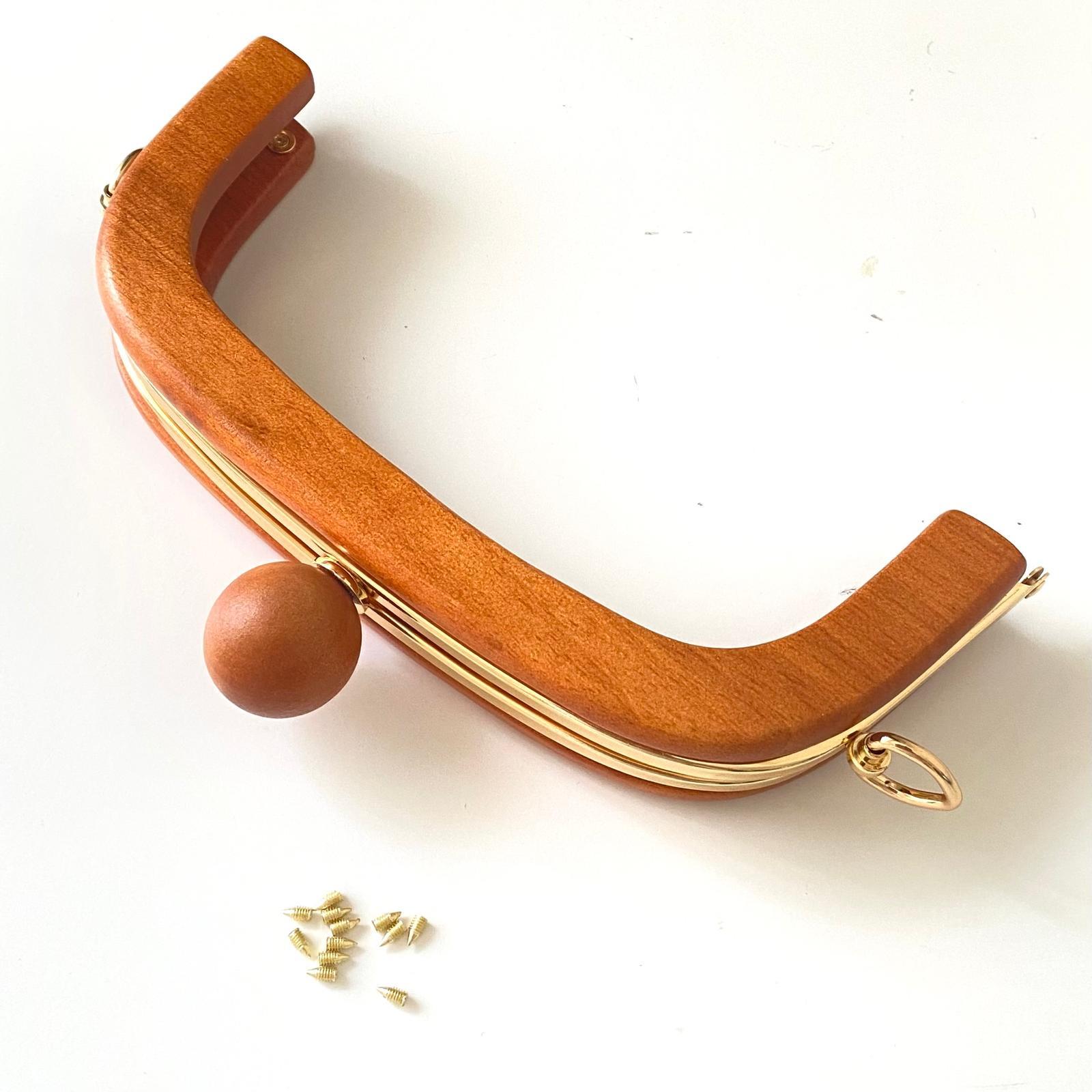 Çanta Bursu Ahşap Oval Boncuklu Sütlü Kahve ve Metal Şeritli 20 Cm