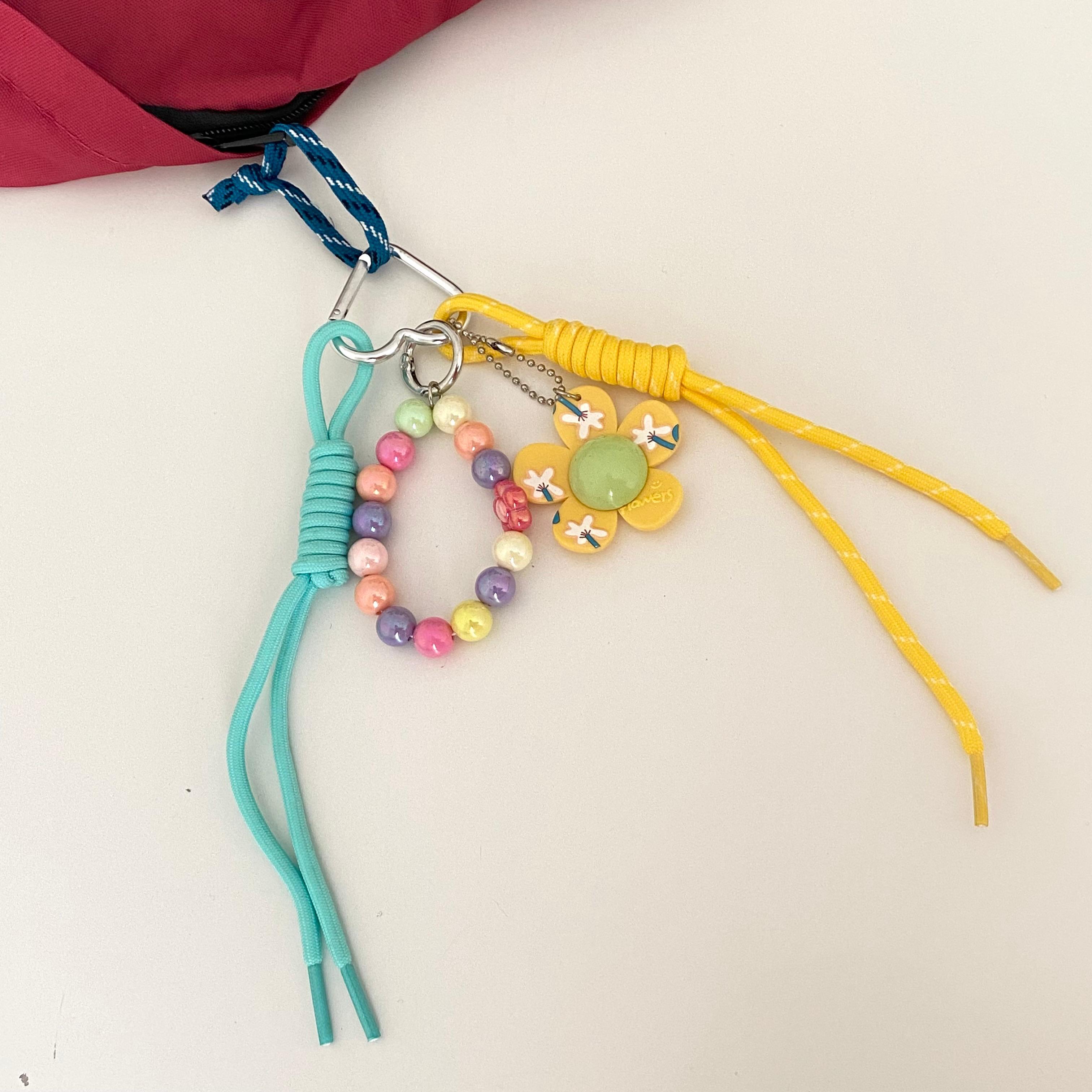 Çanta Charmı Sarı Yeşil Bileklik Ve Çiçek Detaylı