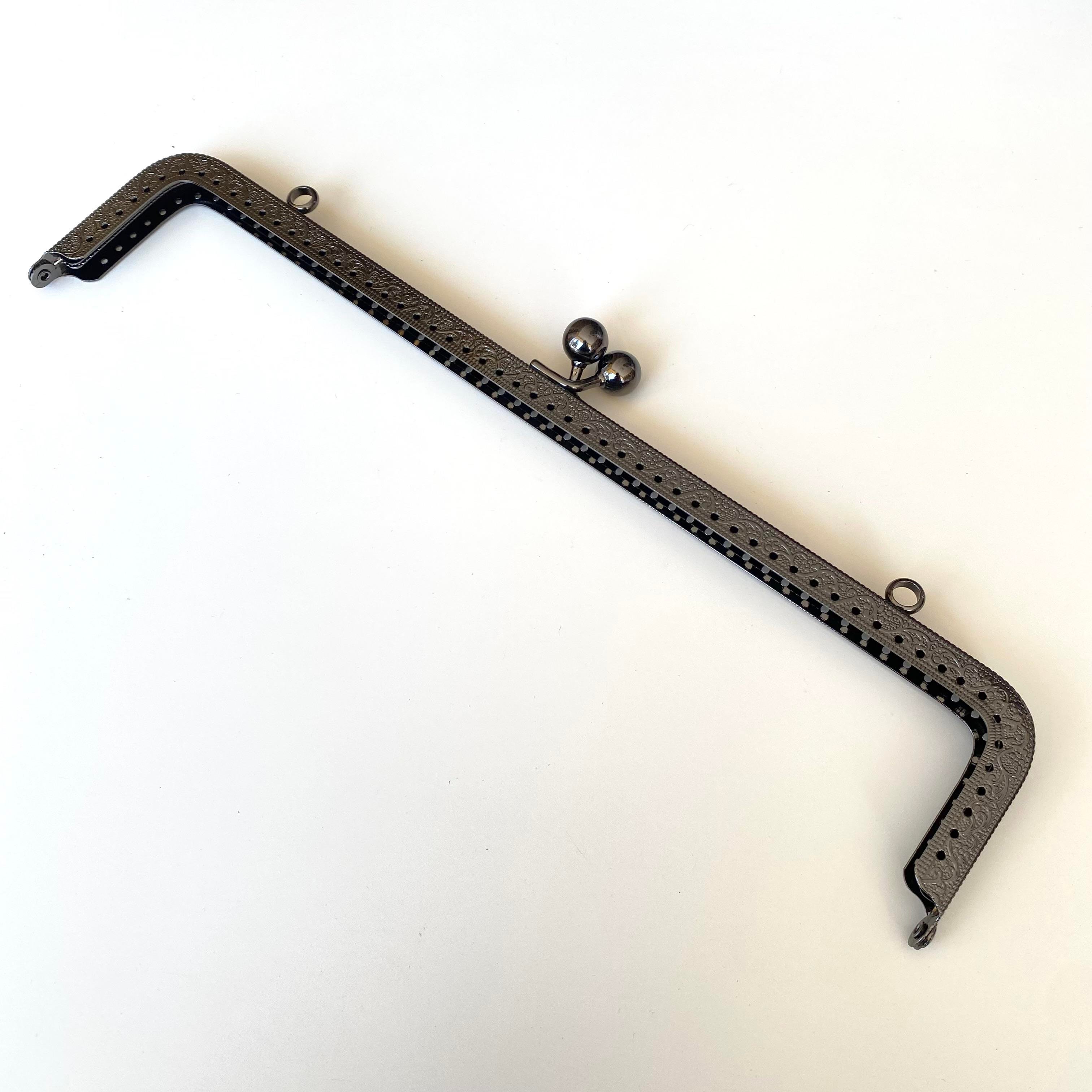 Çanta ve Cüzdan Klipsi İşleme Baskılı Gri Renk Köşeli Model 30 Cm BA-0093 ( ASKILIKLI ) 