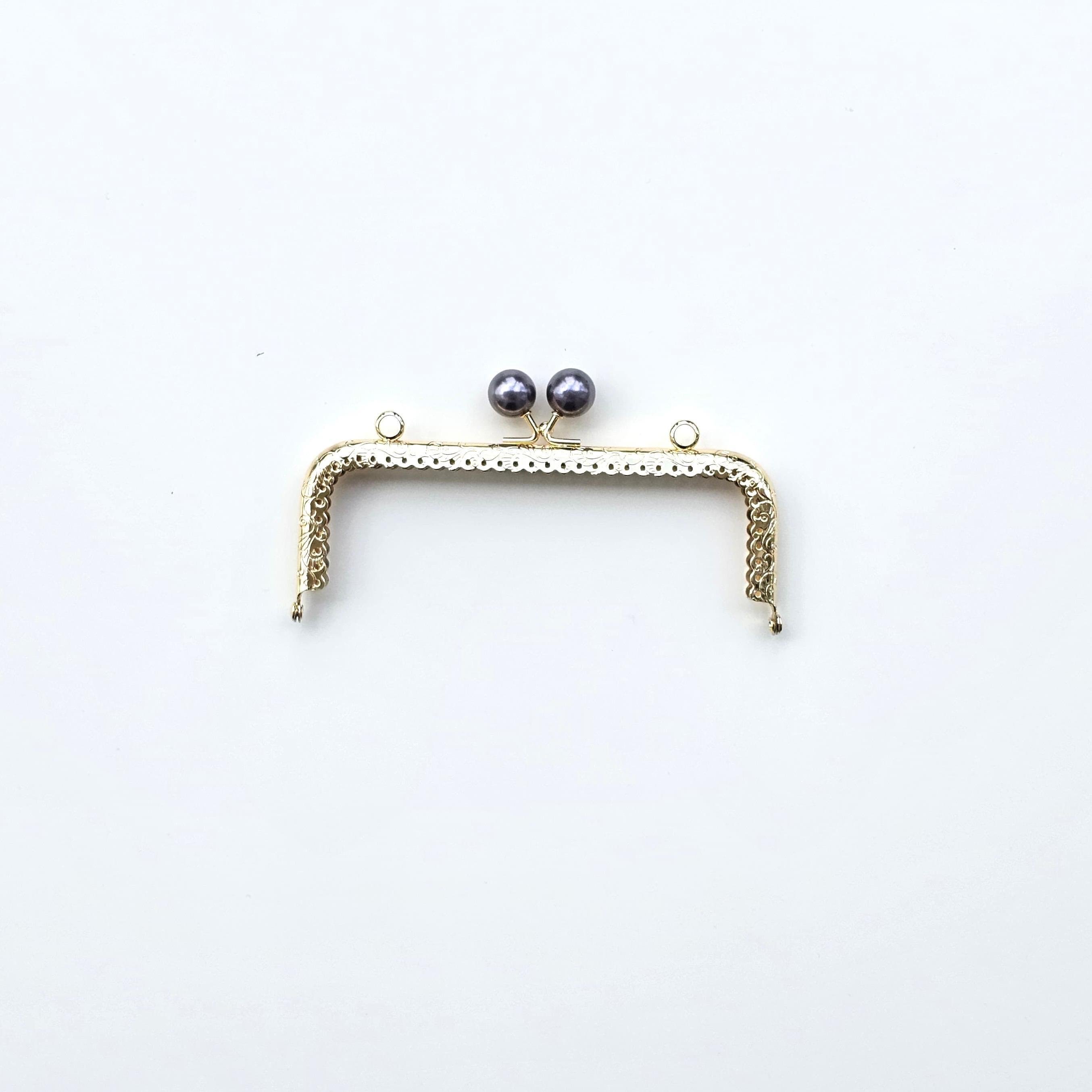 Köşeli Gri Boncuklu İşleme Baskılı Askılıklı Çanta ve Cüzdan Bursu - Klipsi Altın 15 Cm