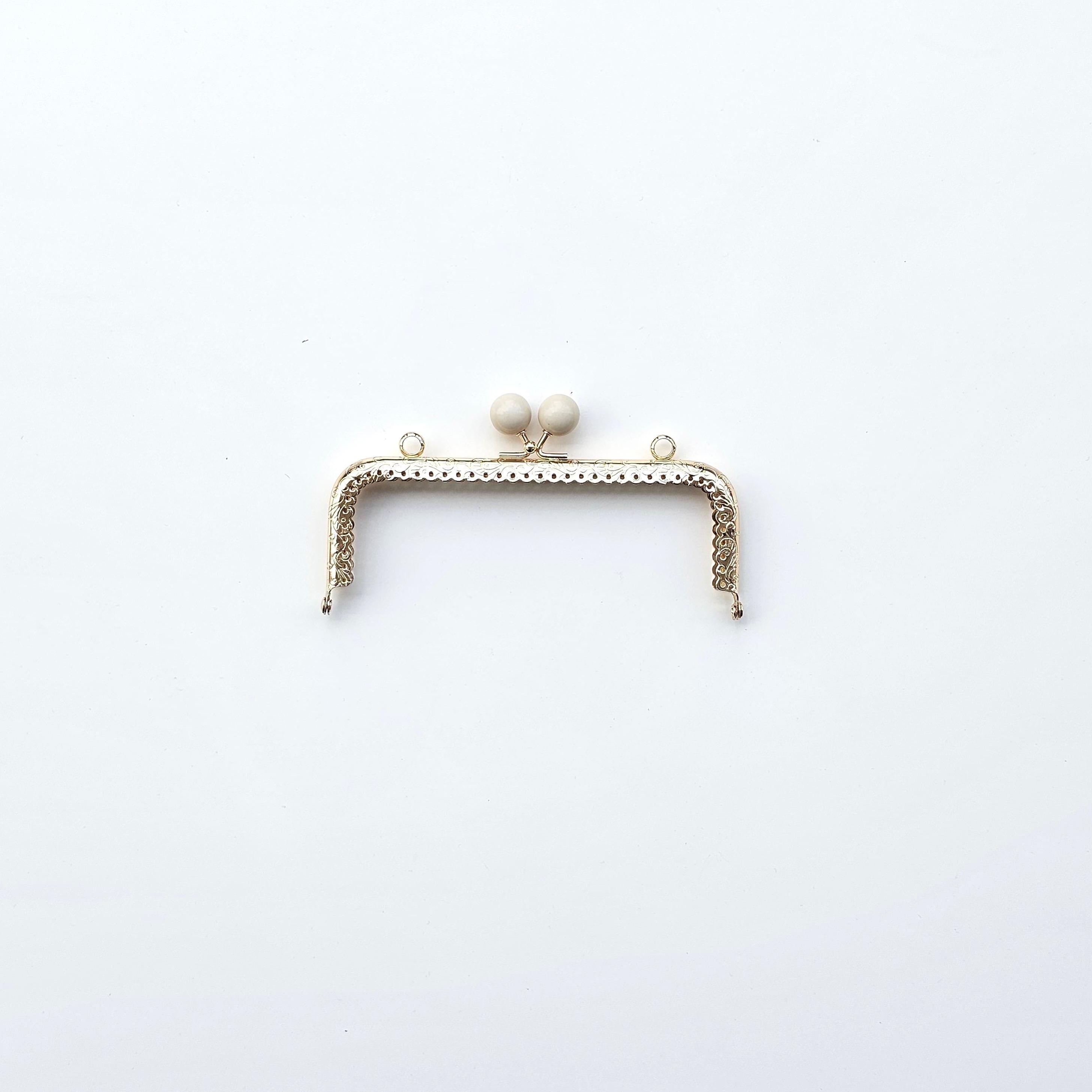 Köşeli Krem İnci Boncuklu İşleme Baskılı Askılıklı Çanta ve Cüzdan Bursu - Klipsi Altın 15 Cm