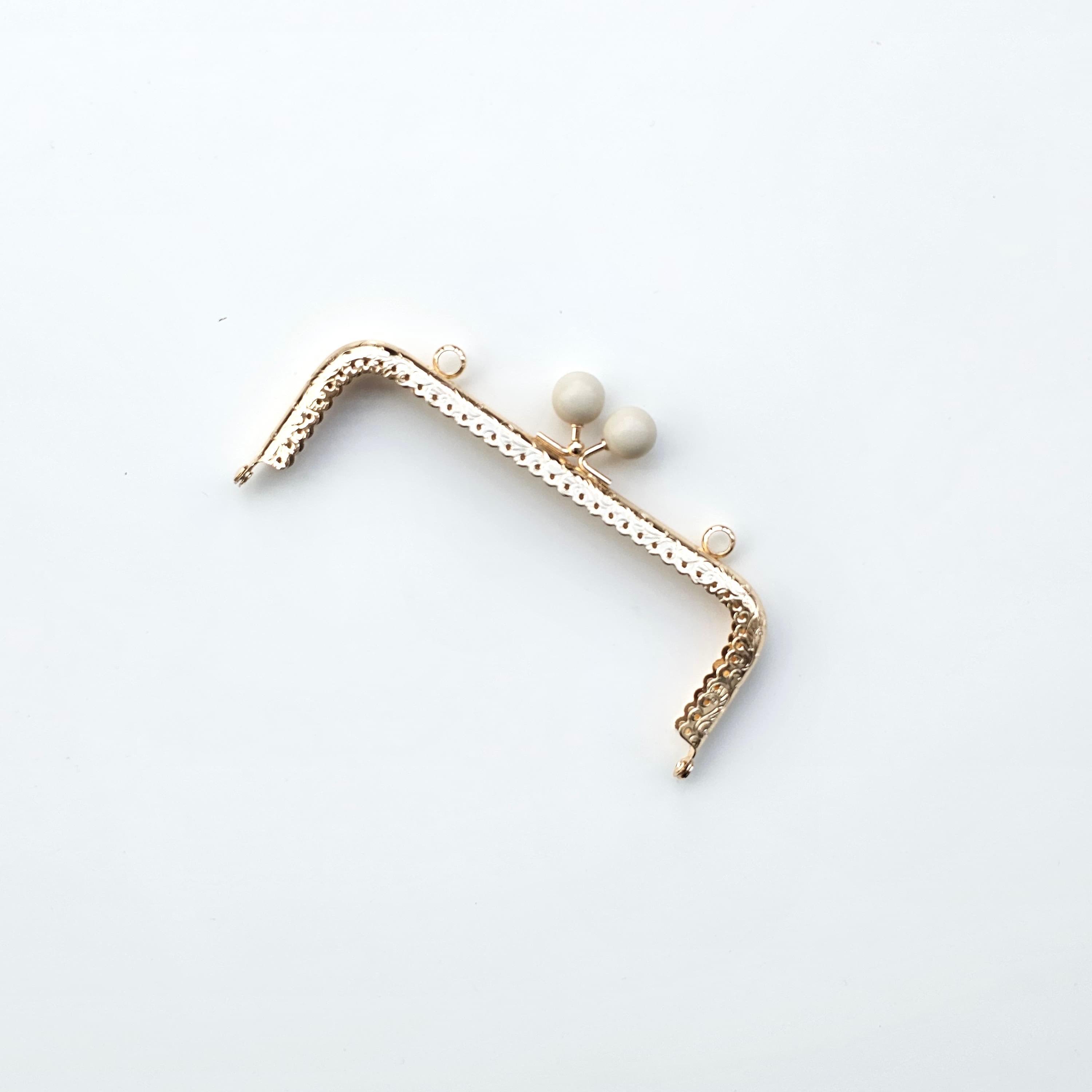 Köşeli Krem İnci Boncuklu İşleme Baskılı Askılıklı Çanta ve Cüzdan Bursu - Klipsi Altın 15 Cm