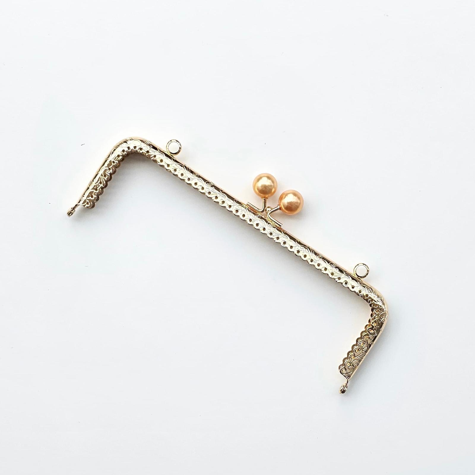 Köşeli Yavruağzı İnci Boncuklu İşleme Baskılı Askılıklı Çanta ve Cüzdan Bursu - Klipsi Altın 20 Cm