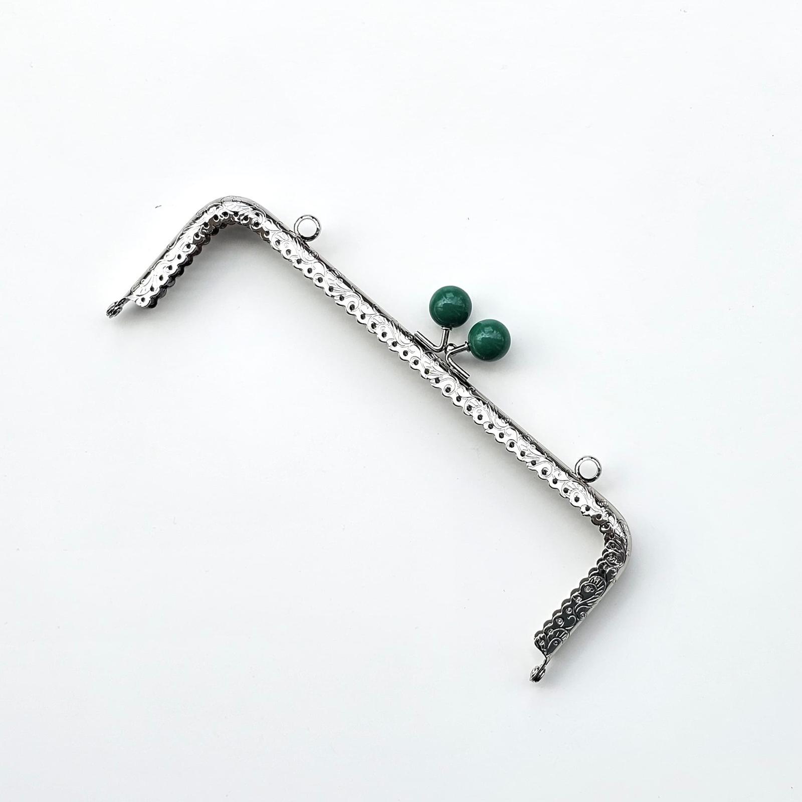 Köşeli Zümrüt Yeşil İnci Boncuklu İşleme Baskılı Askılıklı Çanta ve Cüzdan Bursu - Klipsi Gümüş 20 Cm