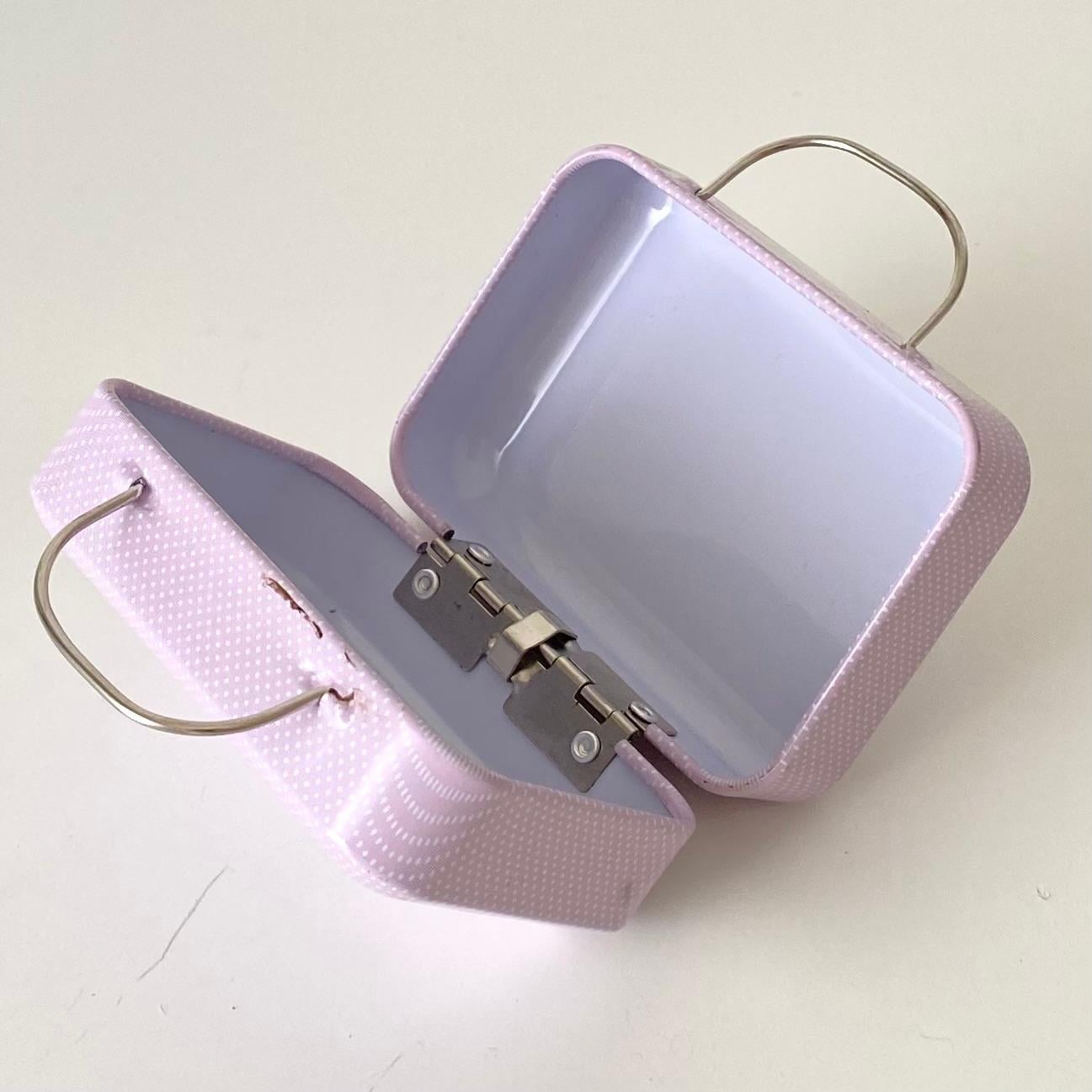 Metal Kutu, Valiz Figürlü, Hediyelik, Takı, Dikiş ve Hobi Kutusu  D Model  *8 Cm *5,5 Cm *4 Cm