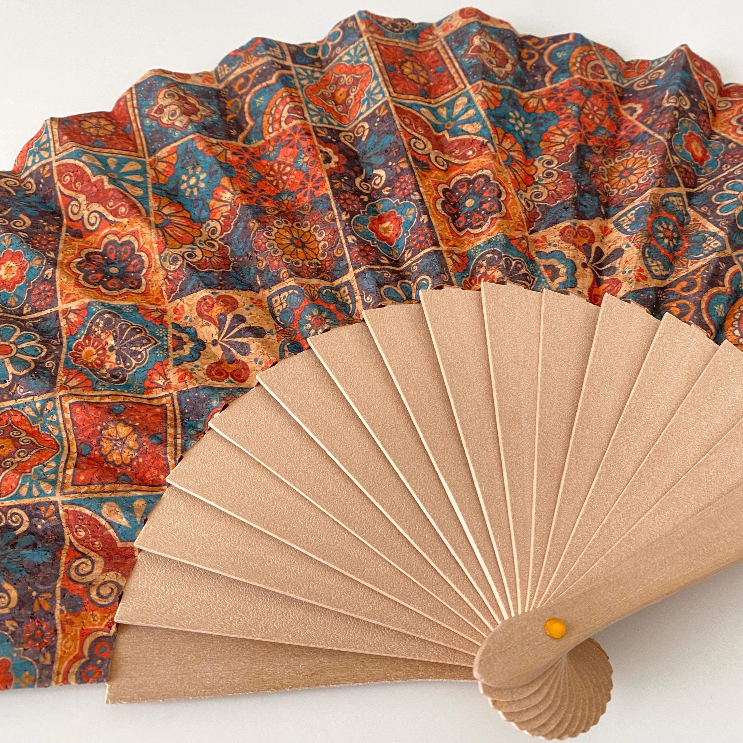 Özel İşlemden Geçmiş Mantar Üzeri Baskılı Ahşap Yelpaze Kod: 1001