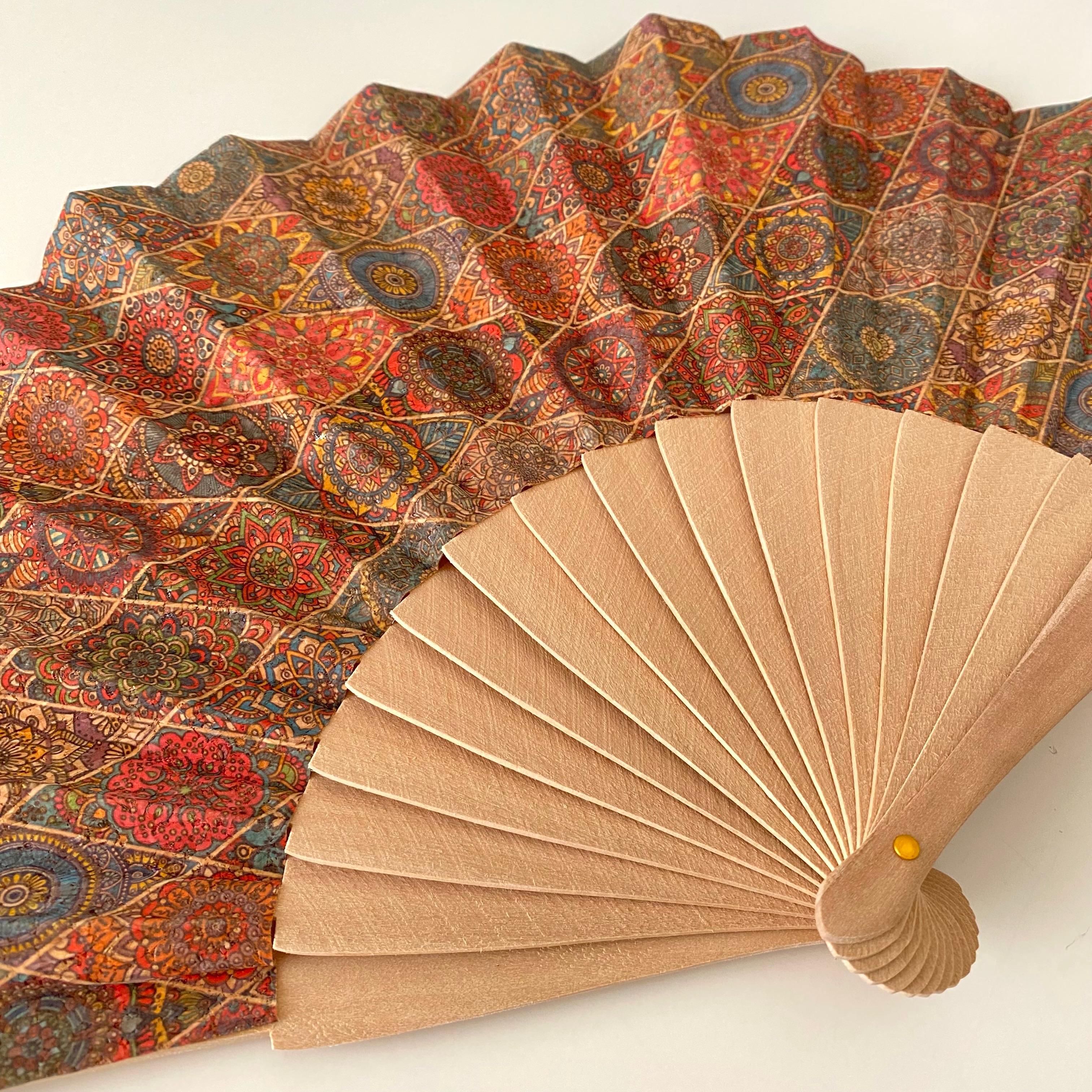 Özel İşlemden Geçmiş Mantar Üzeri Baskılı Ahşap Yelpaze Kod: 1004