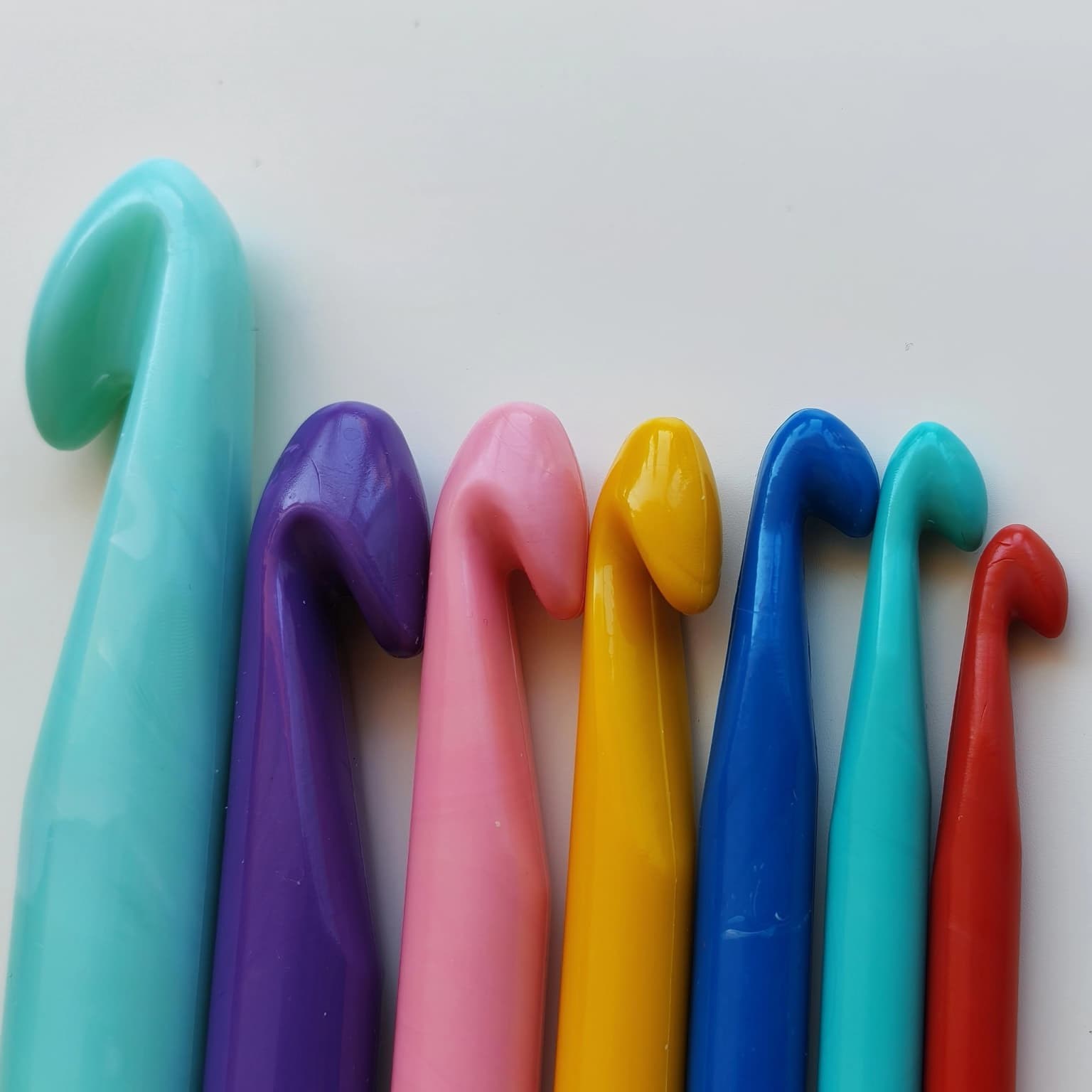 Plastik Örgü Tığ Seti 7 Adet Büyük Numaralar (6)-(7)-(8)-(9)-(10)-(12)-(15) Numaralar