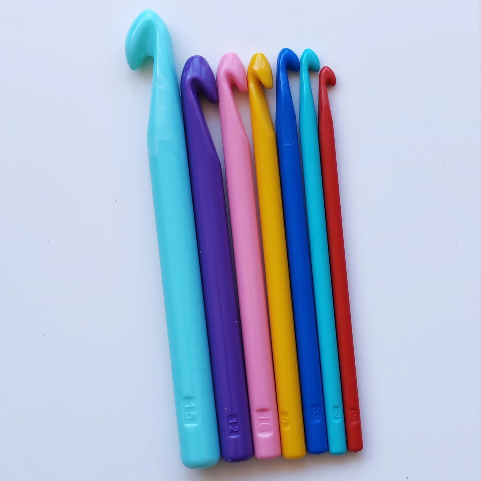 Plastik Örgü Tığ Seti 7 Adet Büyük Numaralar (6)-(7)-(8)-(9)-(10)-(12)-(15) Numaralar