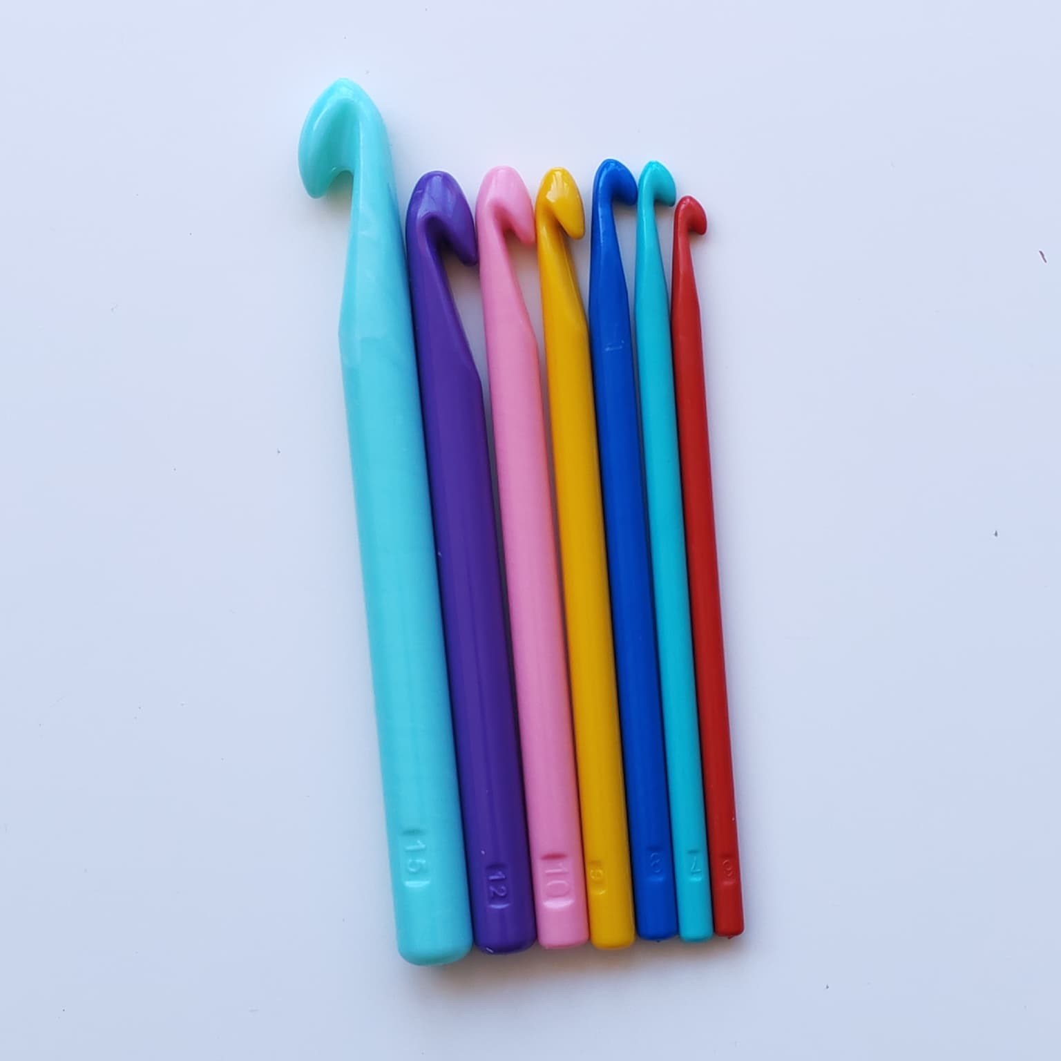 Plastik Örgü Tığ Seti 7 Adet Büyük Numaralar (6)-(7)-(8)-(9)-(10)-(12)-(15) Numaralar