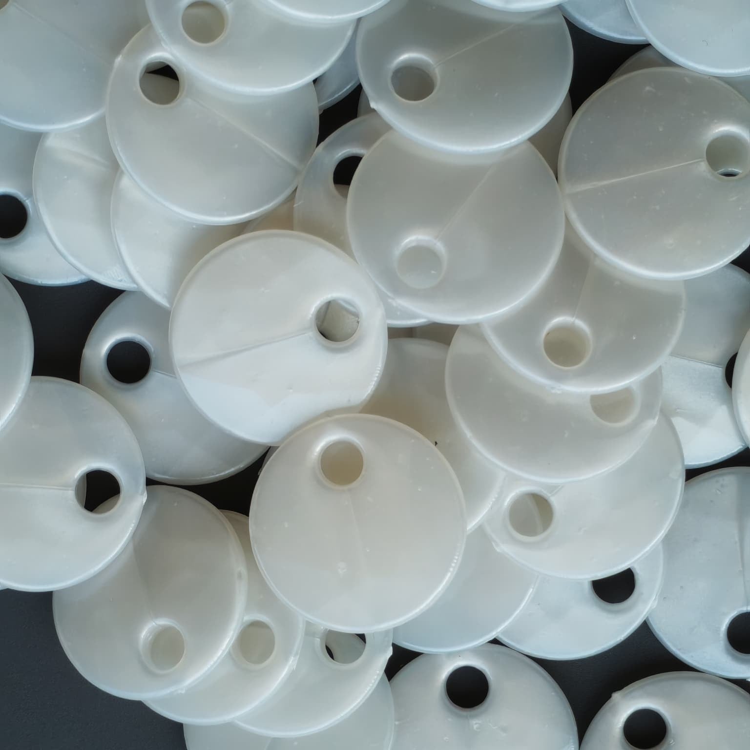 Sedef Görünümlü Plastik Çanta Ve Aksesuar Pulu  20 MM  +/- 140 Adet - 100 Gr Kahve İnci Krem