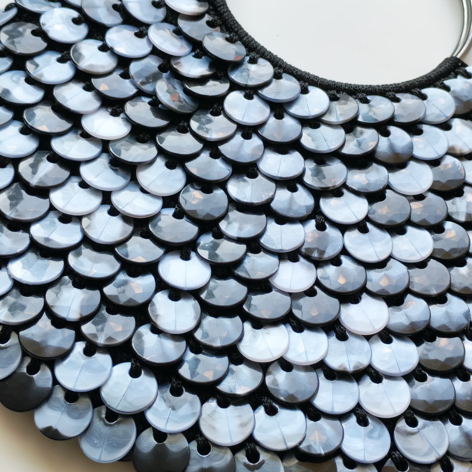 Sedef Görünümlü Plastik Çanta Ve Aksesuar Pulu  20 MM  +/- 140 Adet - 100 Gr Kahve Ebruli 