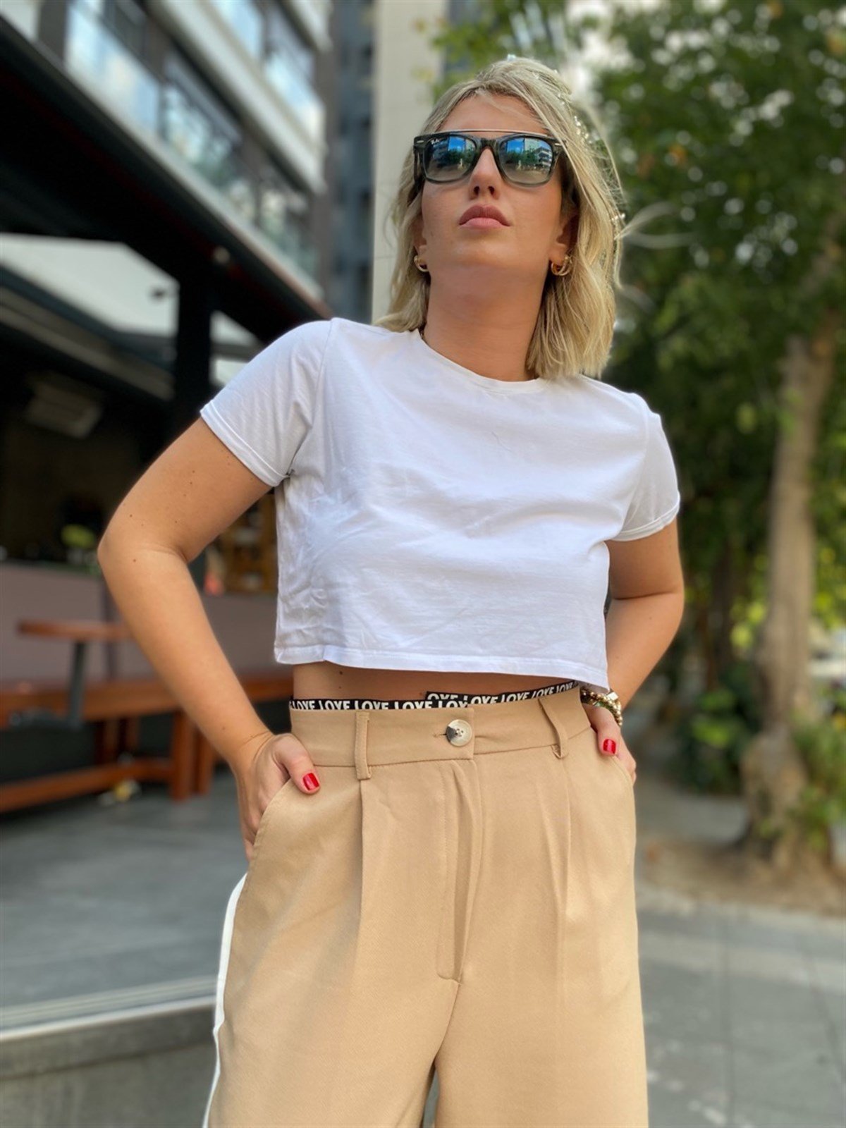 Bej Rengi, Yanı Şeritli, Bol Pantolon