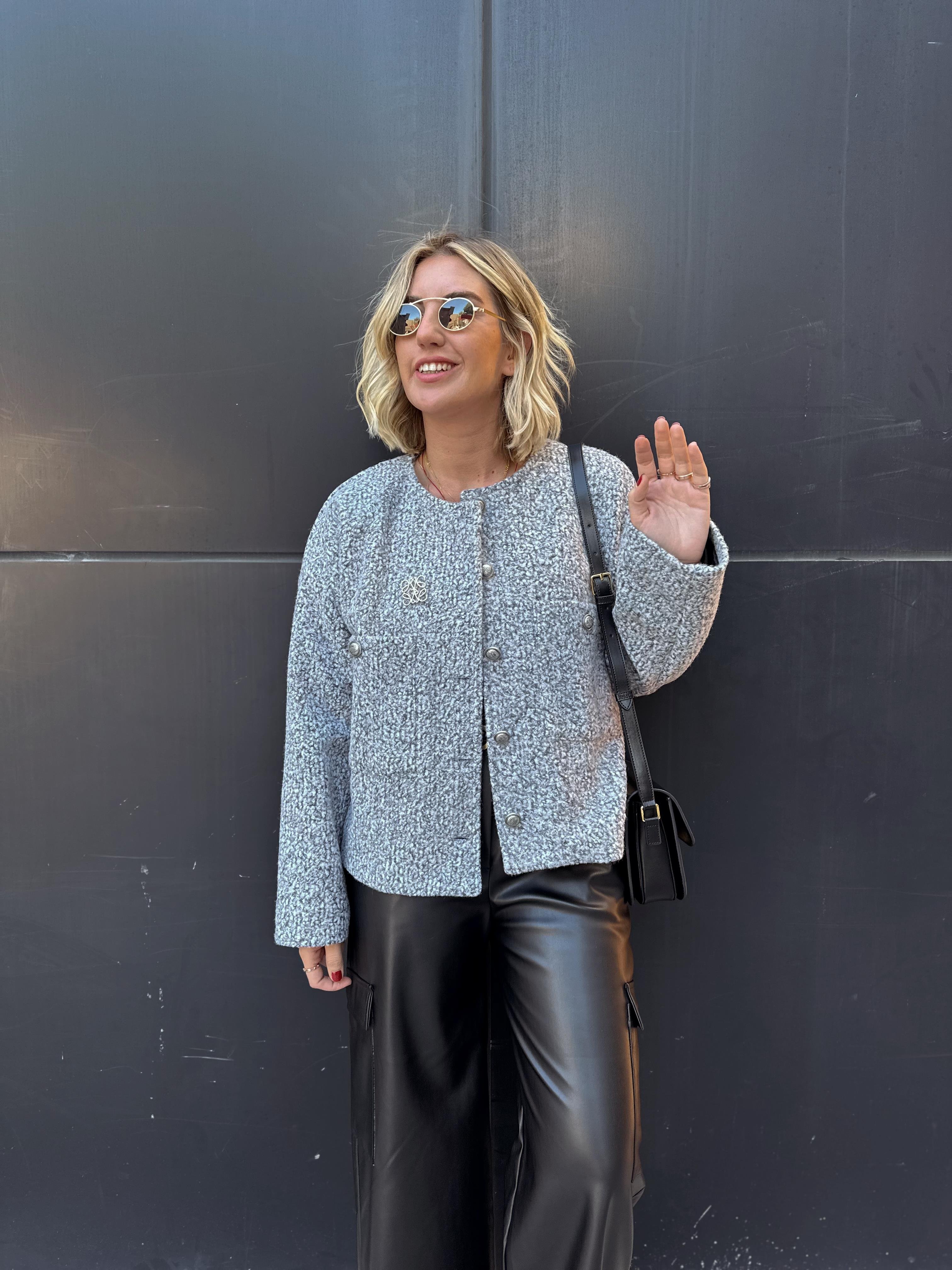 Broşlu Kıvırcık Gri Astarlı Mont