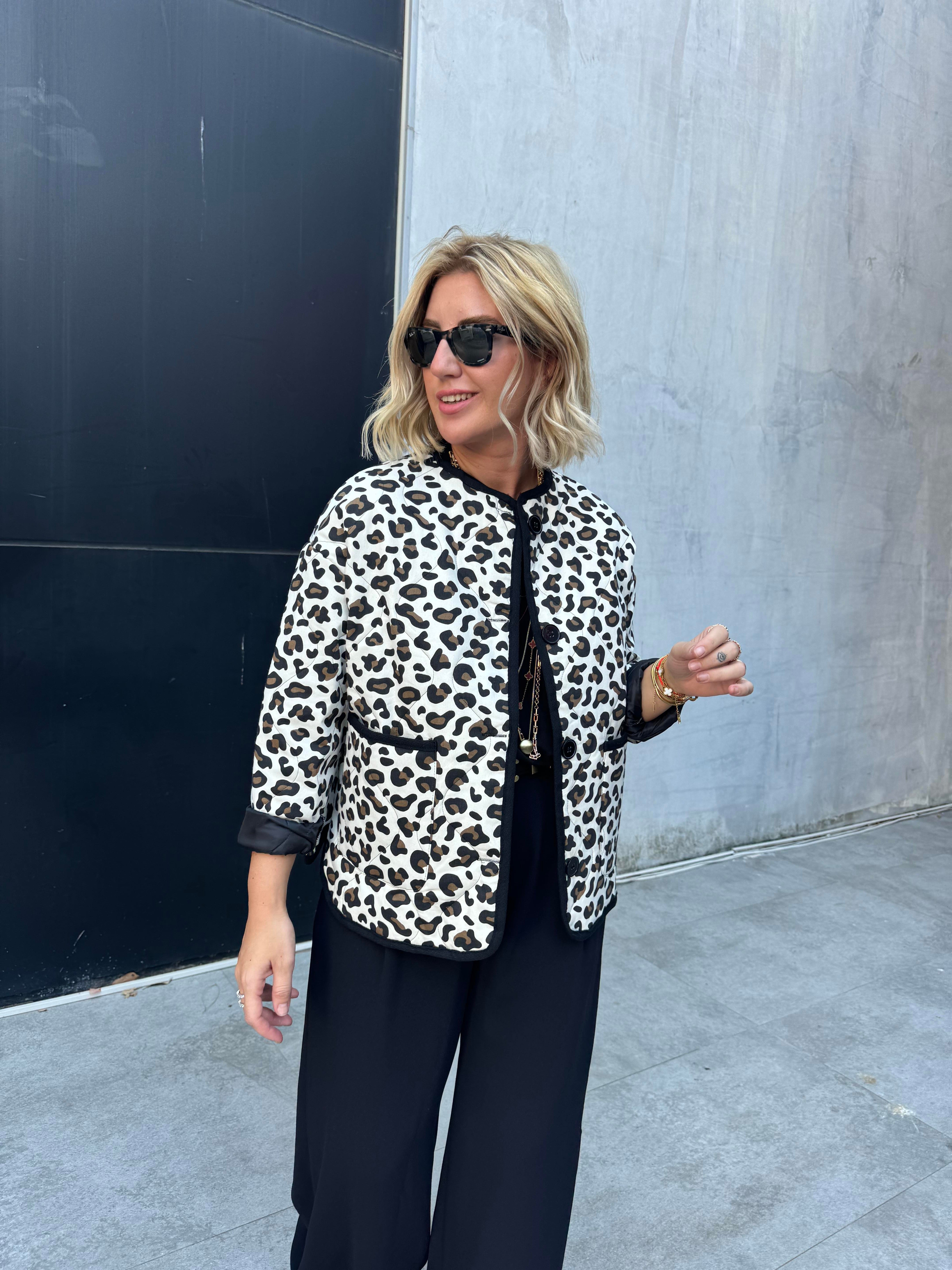 Orijinal Model Bej Leopar Kapitone Mevsimlik Mont