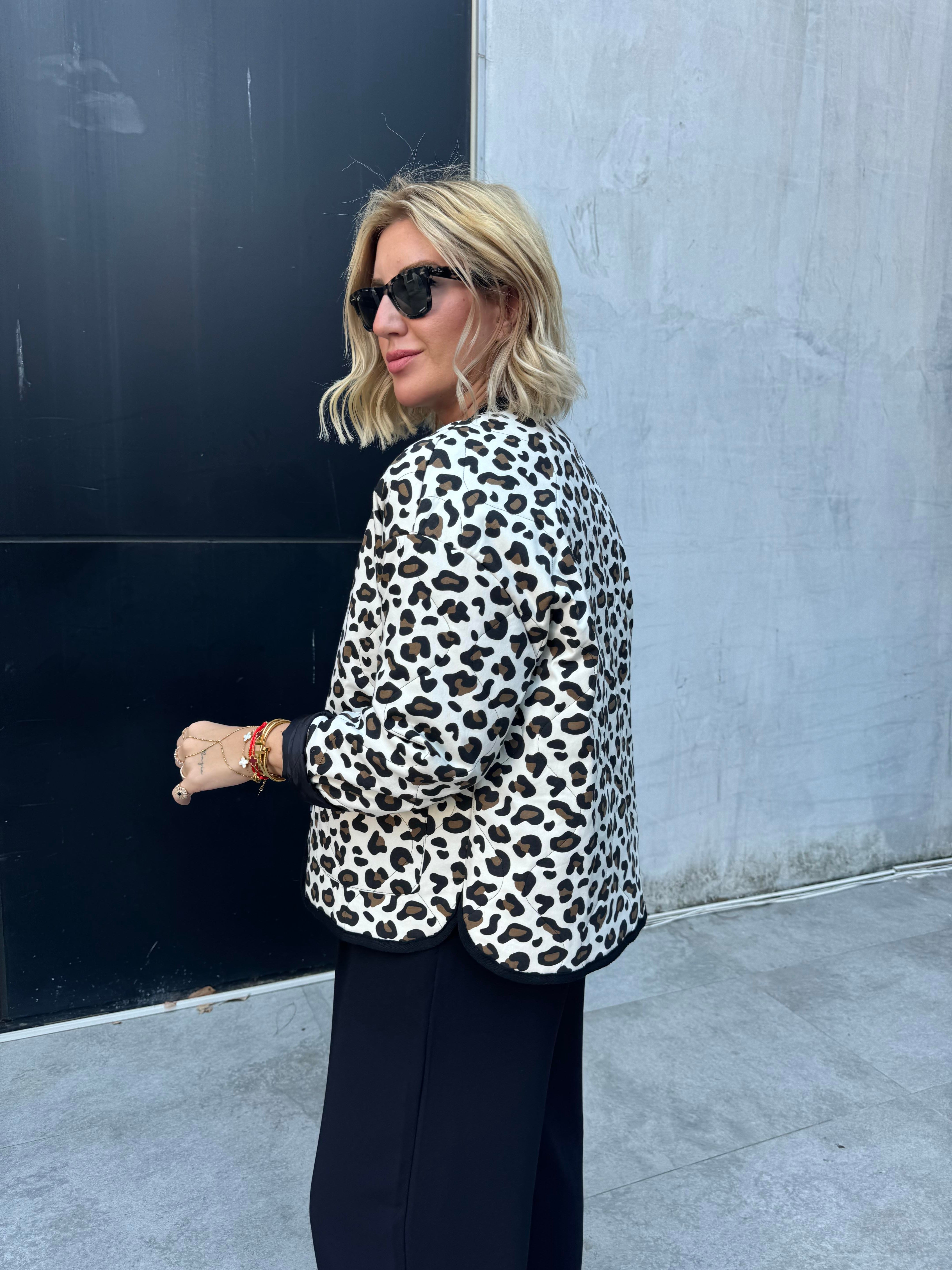 Orijinal Model Bej Leopar Kapitone Mevsimlik Mont