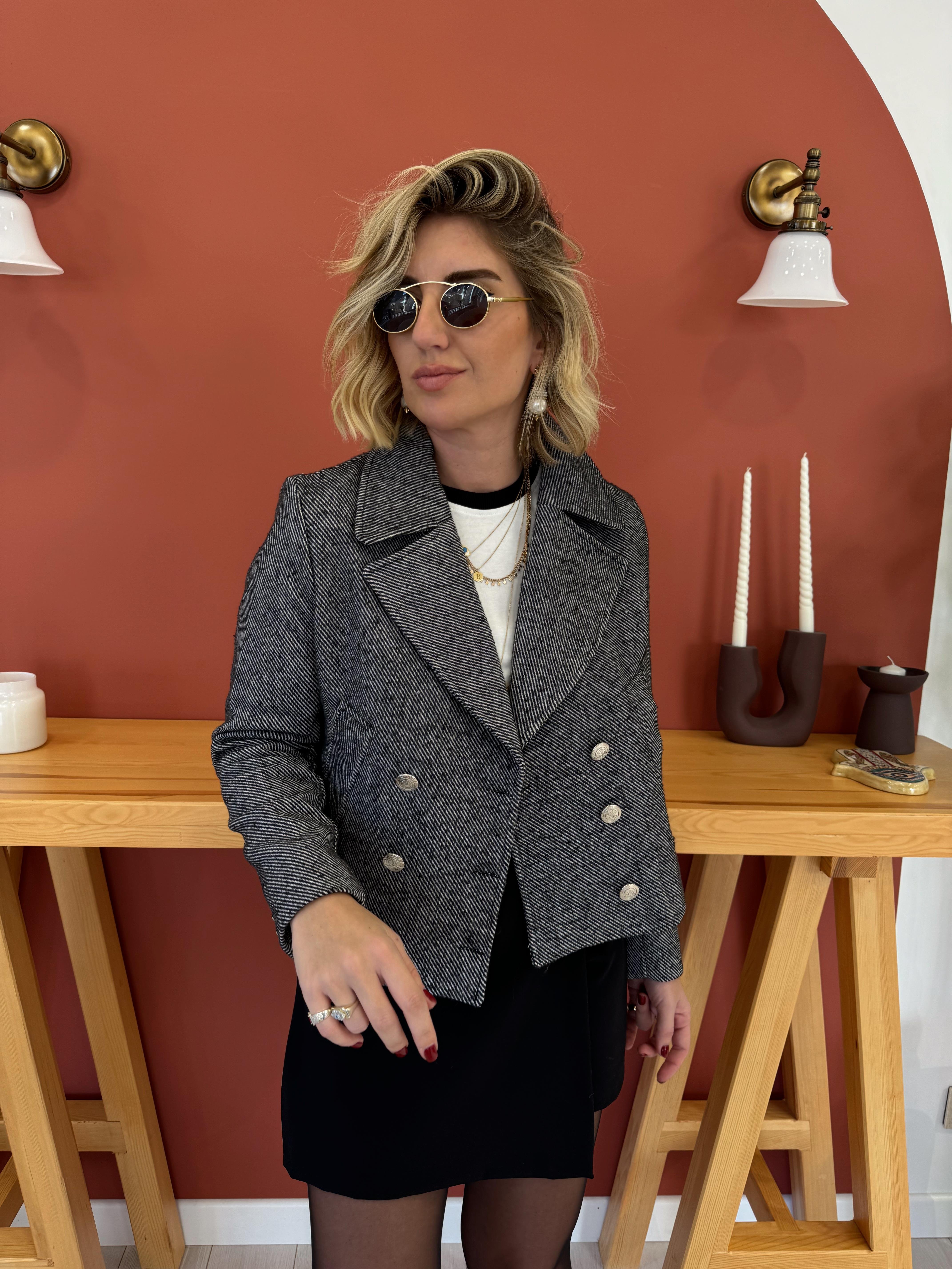 Orjinal Marka Dokulu Füme Kruvaze Mont