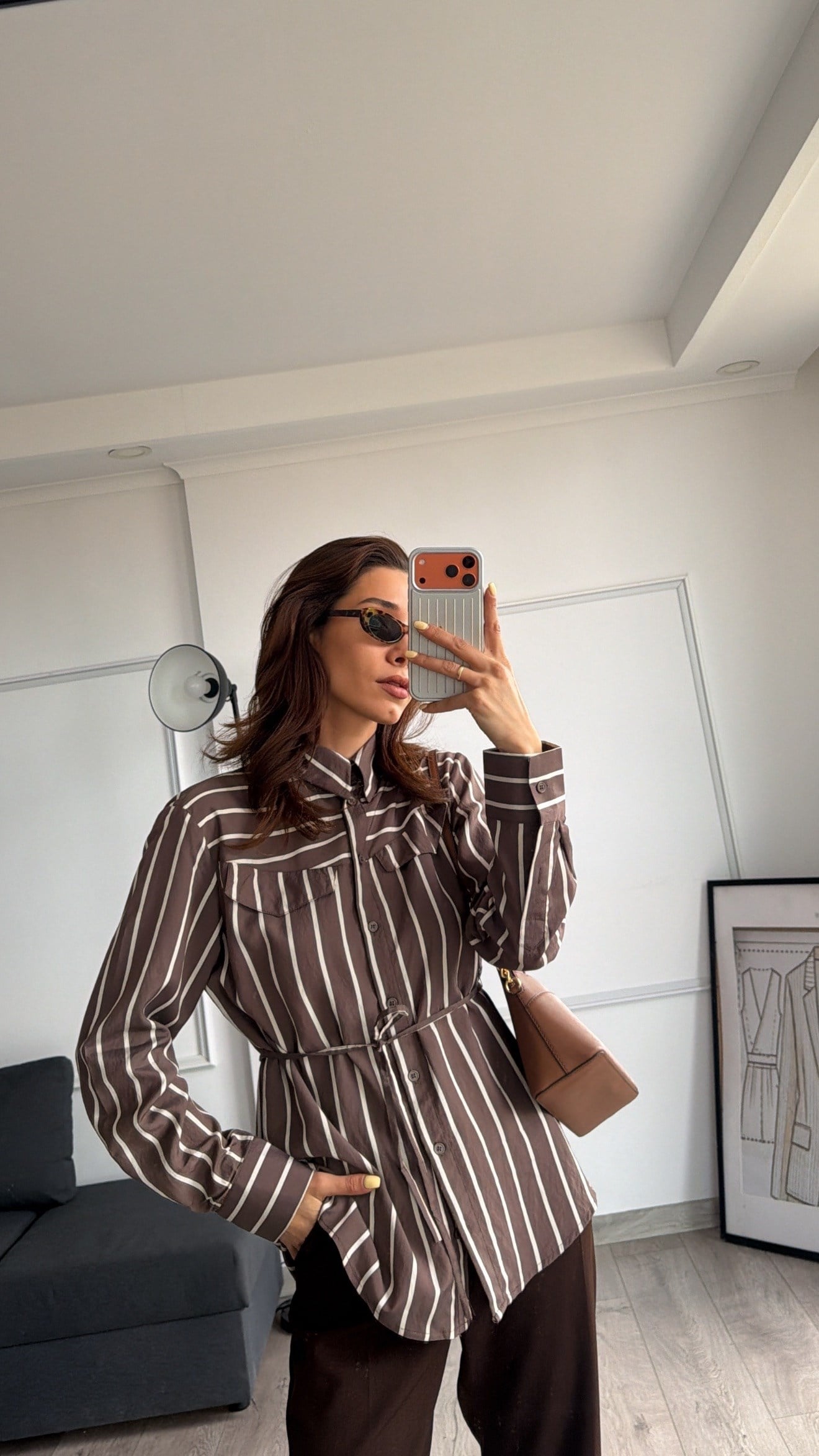 Kahve Krem Çizgili Minimal Bağlamalı Gömlek 