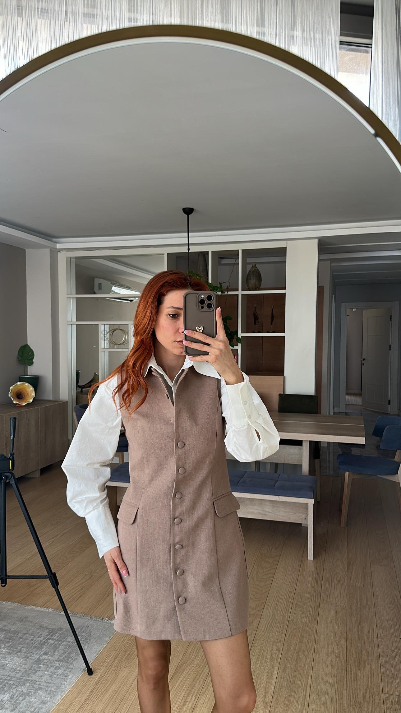 Kapak Cepli Düğmeli Kahve Elbise