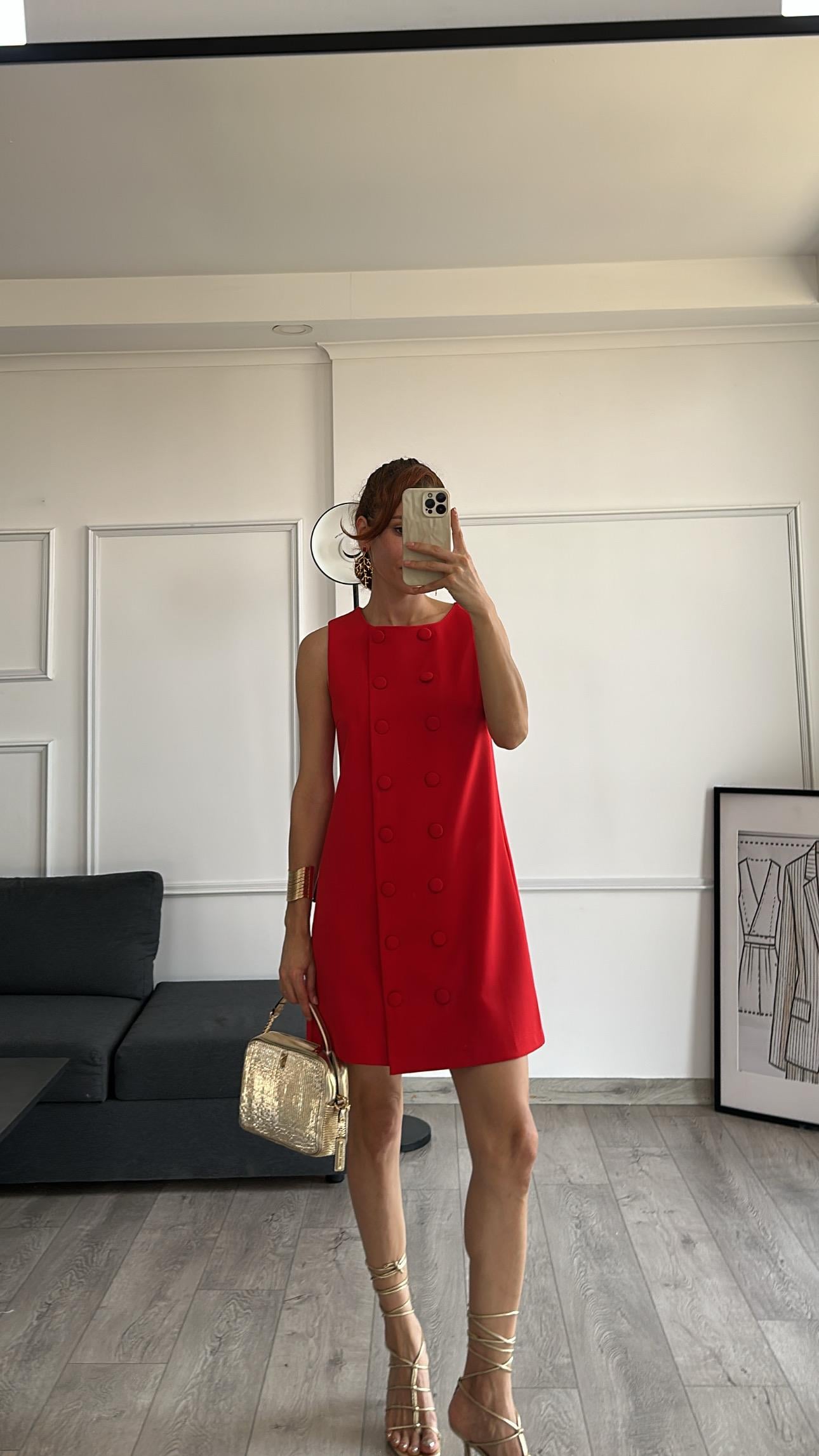 Kırmızı Önden Düğme Görünüm Detay Arka Fermuarlı Midi Boy Ekbise 