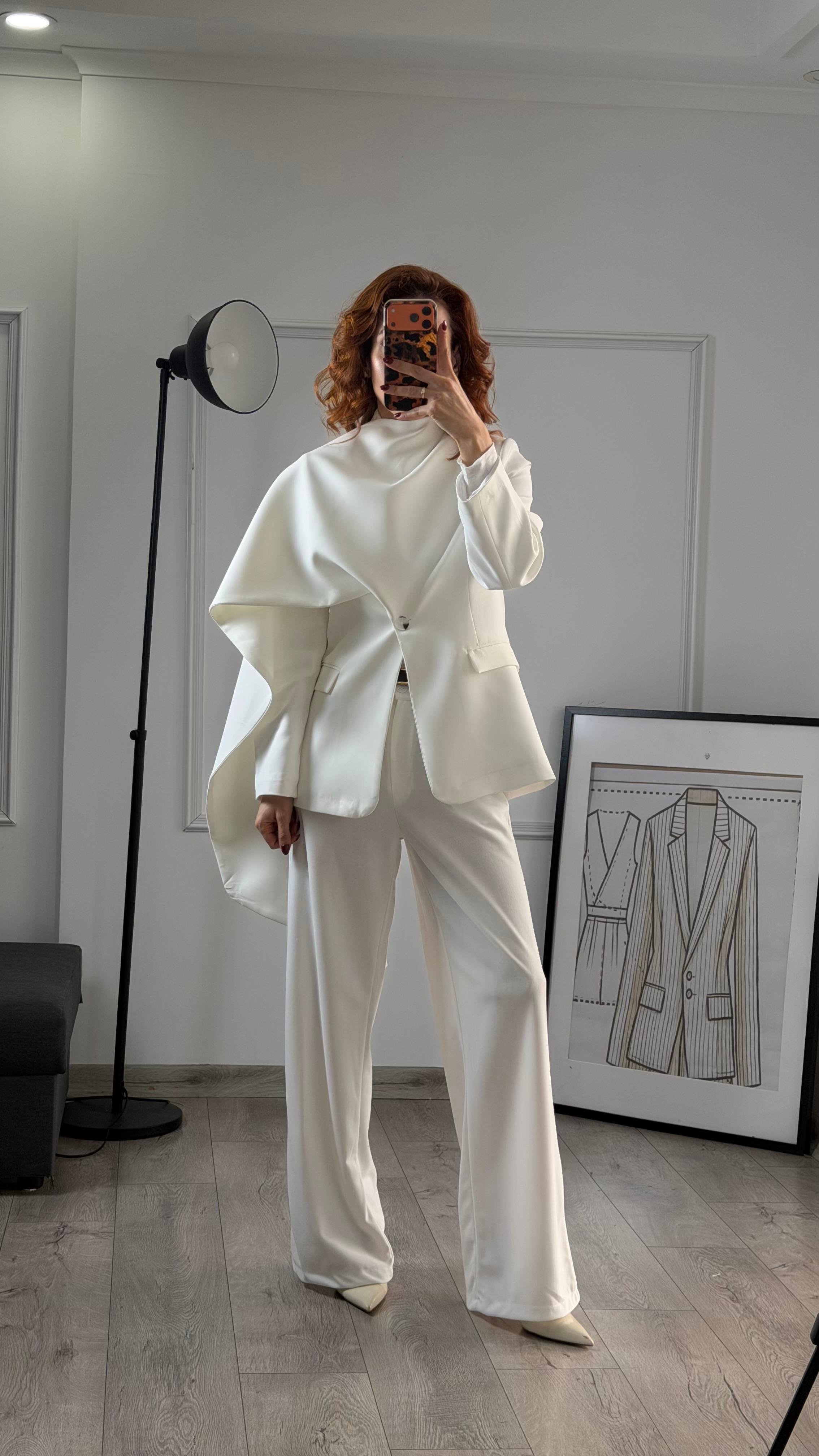 Pelerin Detaylı Blazer Beyaz