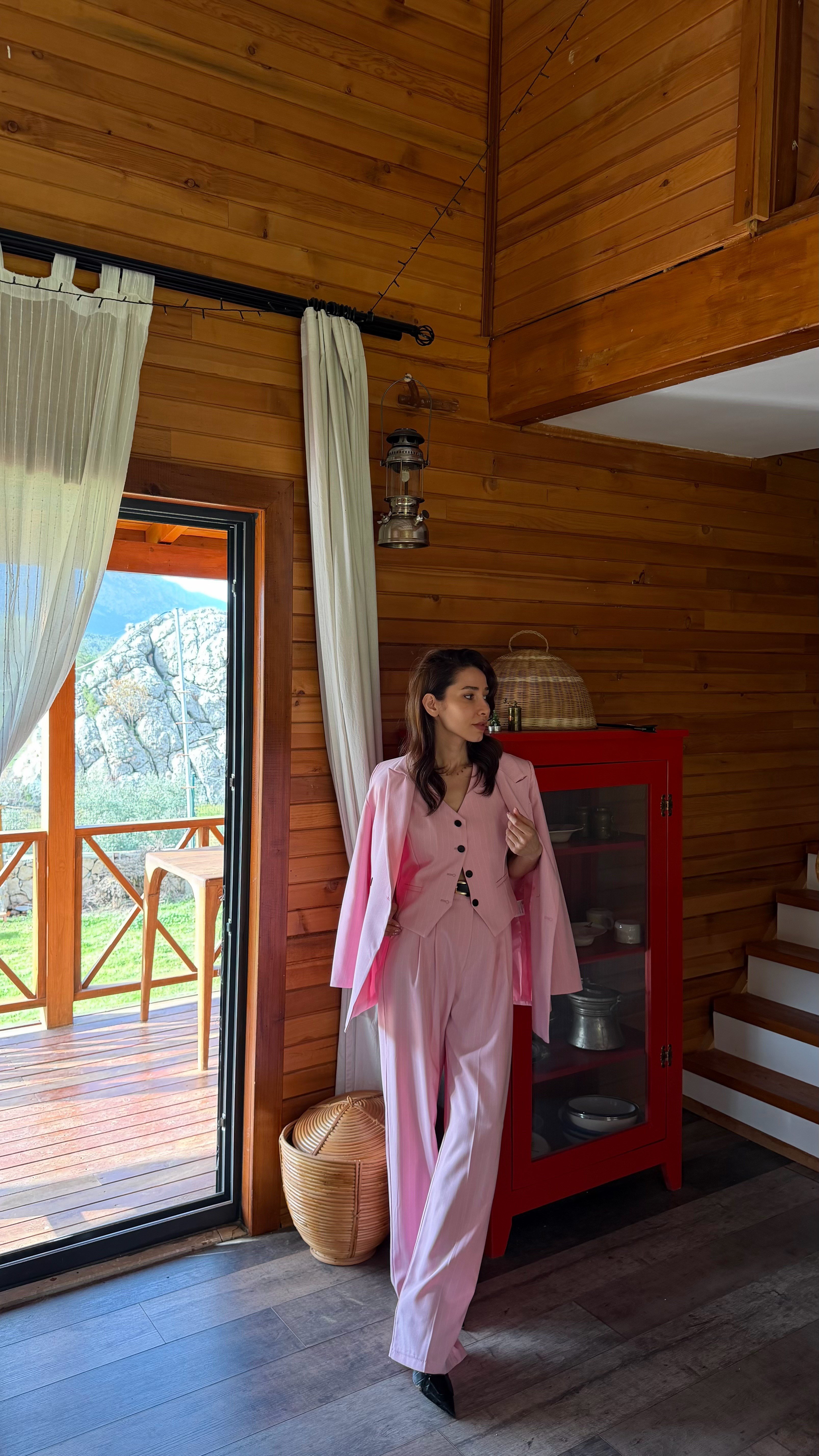 PEMBE YELEKLİ ÇİZGİLİ PİLE DETAY PALAZZO OVERSİZE CEKET TAKIM ELBİSE 