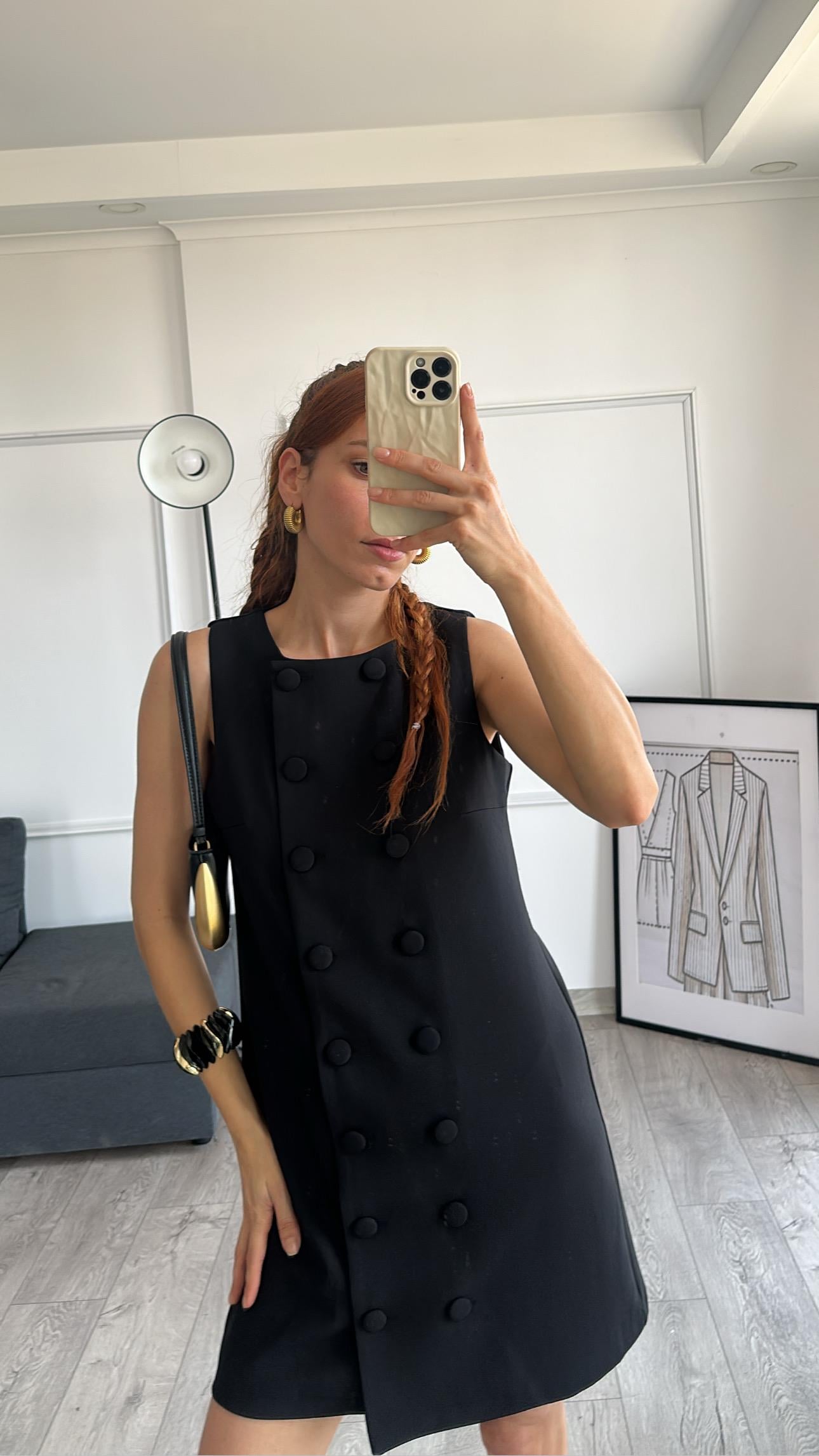Siyah Önden Düğme Görünüm Detay Arka Fermuarlı Midi Boy Ekbise 