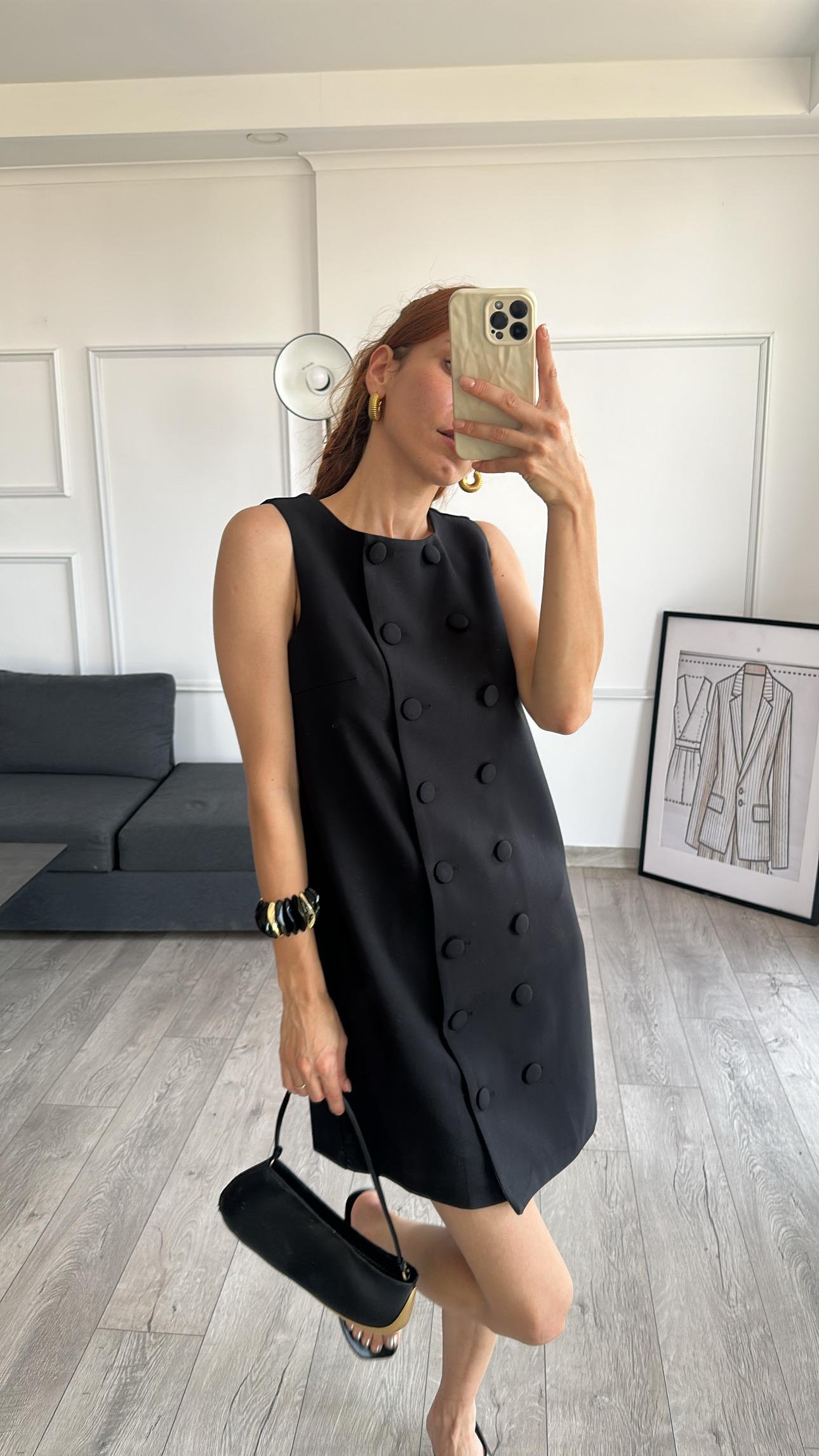 Siyah Önden Düğme Görünüm Detay Arka Fermuarlı Midi Boy Ekbise 
