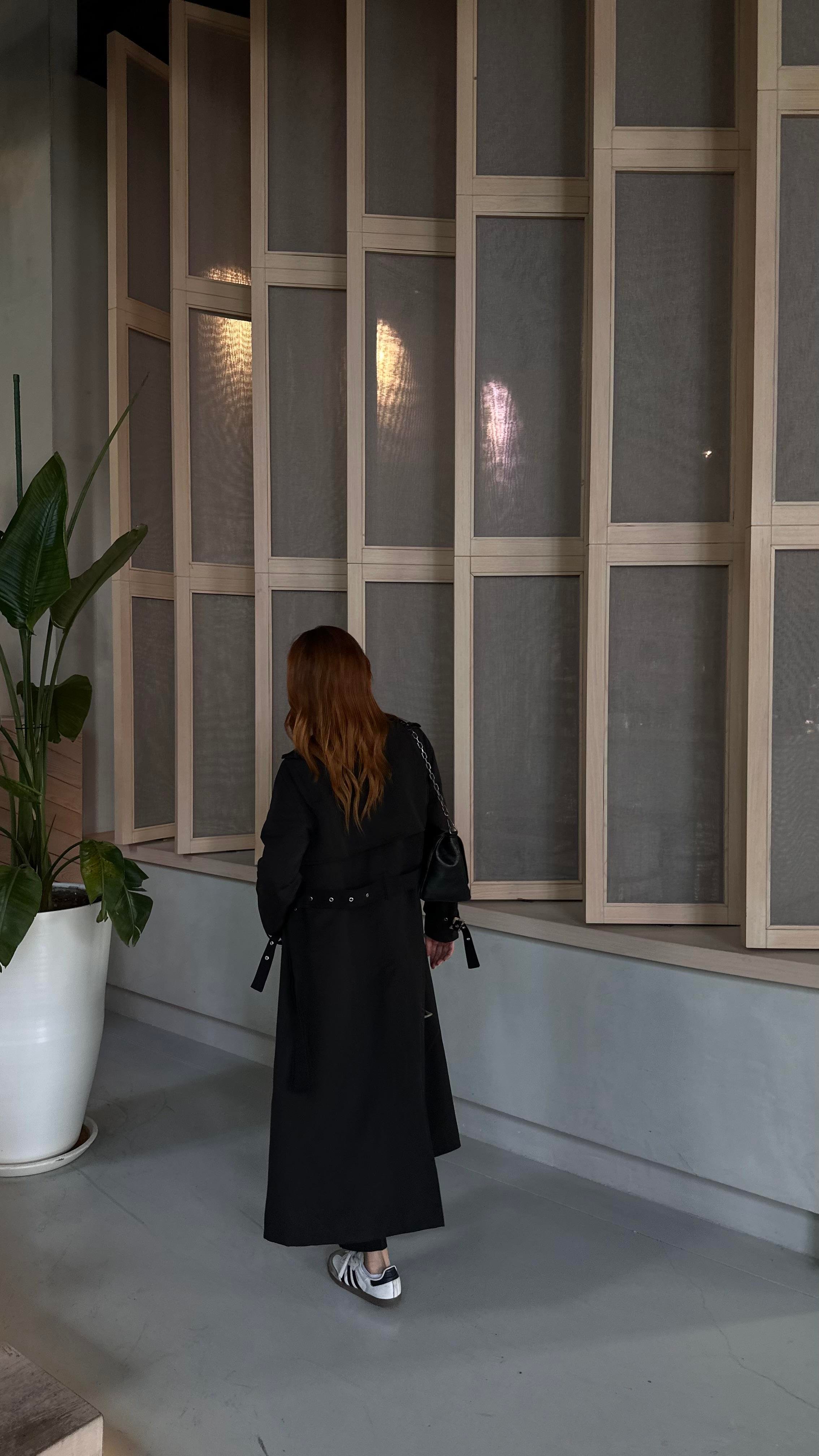 Siyah Su Geçirmez Astarlı Uzun Trençkot 