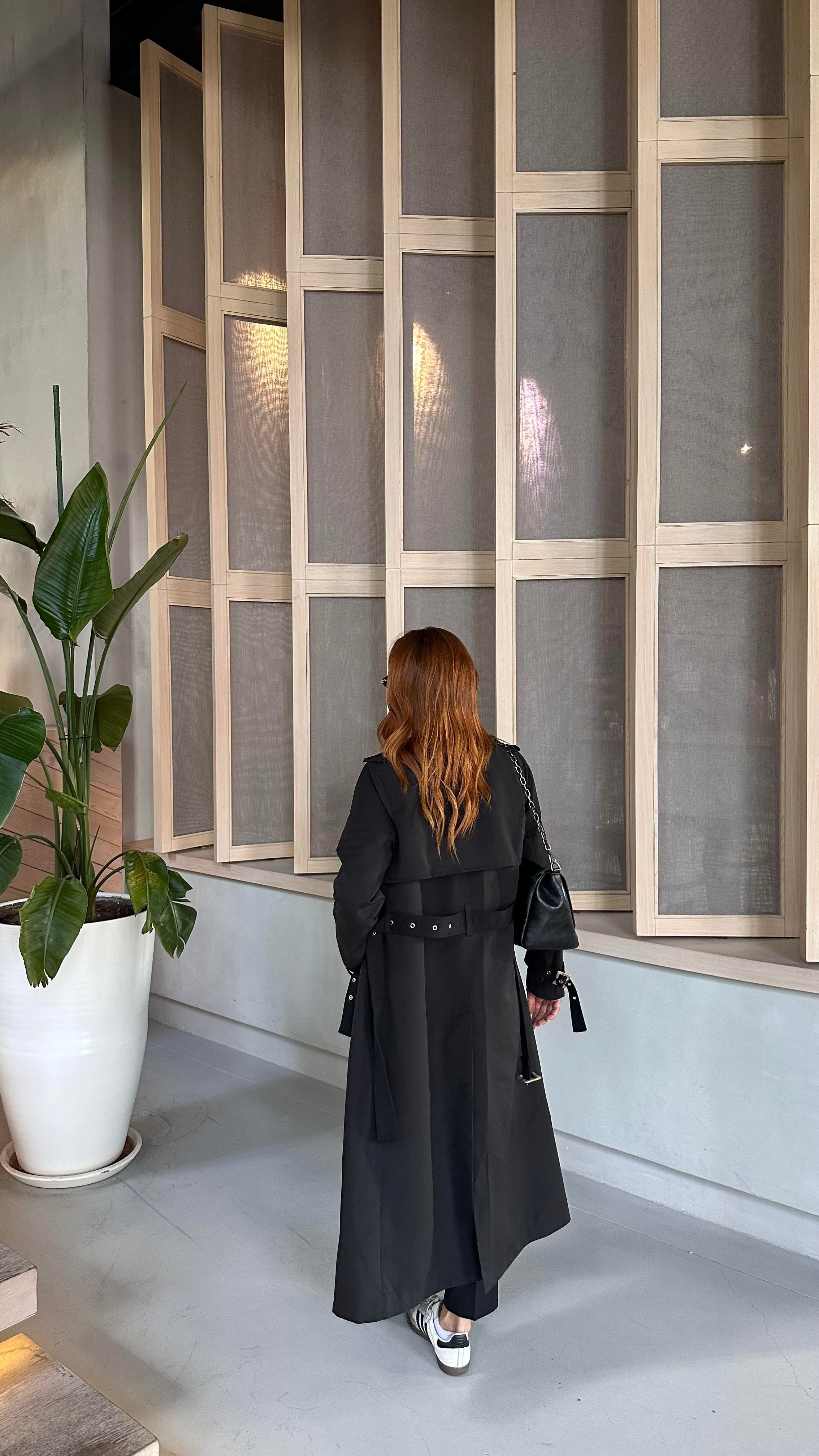 Siyah Su Geçirmez Astarlı Uzun Trençkot 