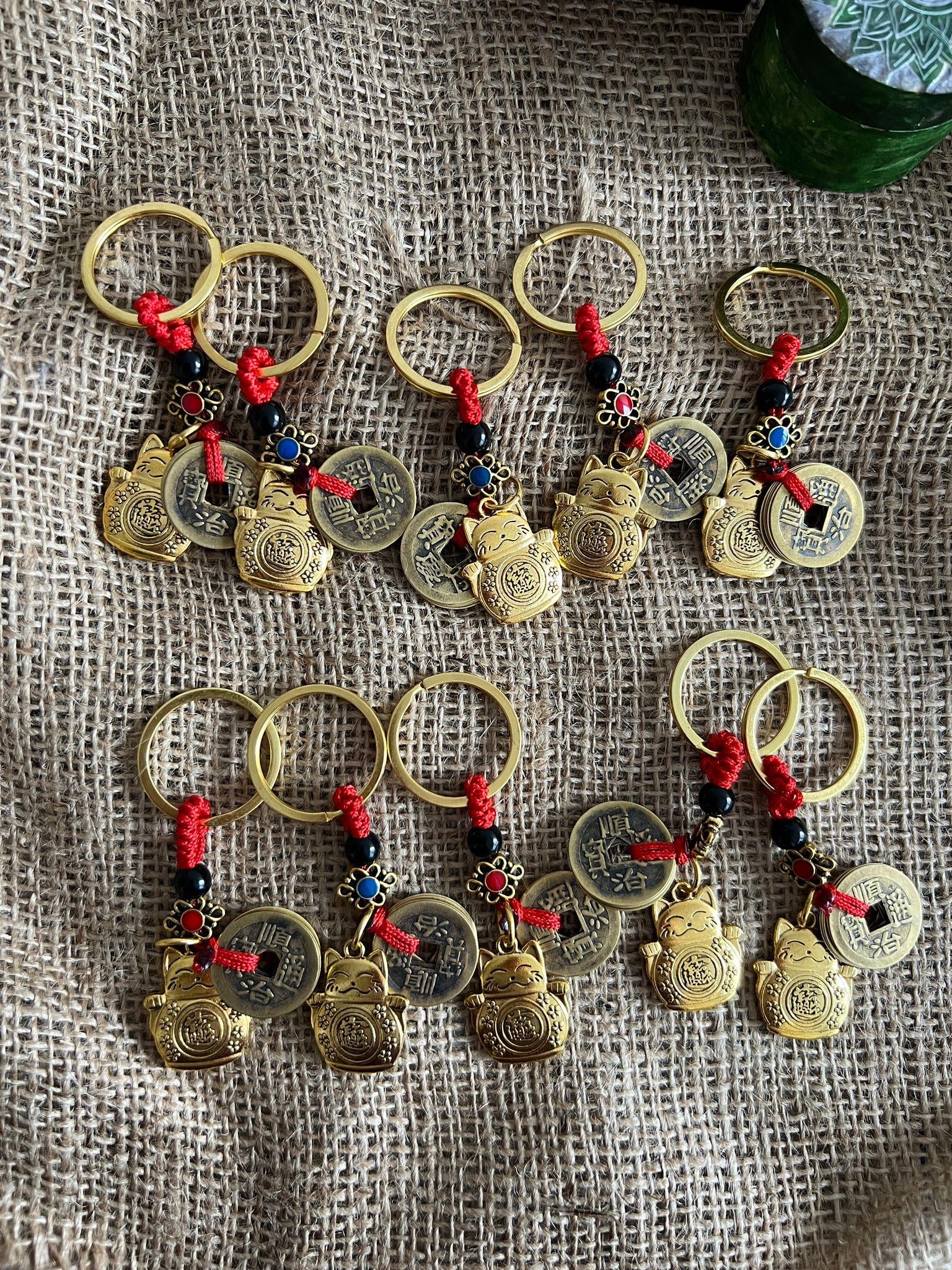 10'lu Feng Shui Bereket ve Şans Kedisi Anahtarlığı (Maneki Neko Figürlü Anahtarlık) (10 Adet) - Miamantra