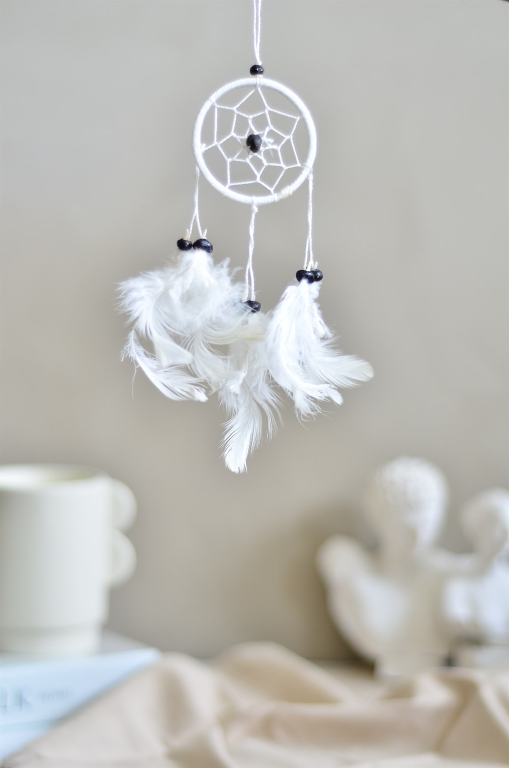 Araba Süsü Tüylü Beyaz Mini Rüya Kapanı / Düş Kapanı / Dreamcatcher - 6 cm