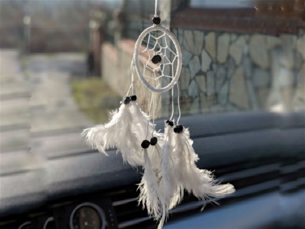 Araba Süsü Tüylü Beyaz Mini Rüya Kapanı / Düş Kapanı / Dreamcatcher - 6 cm