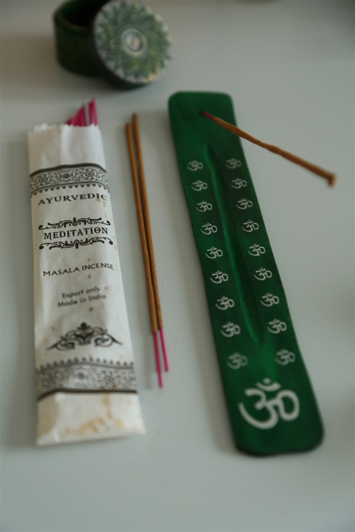 Ayurvedik Meditasyon Tütsüsü (1 Adet) + Om Yazılı Ahşap Kayık Tütsülük Seti - ayurvedic