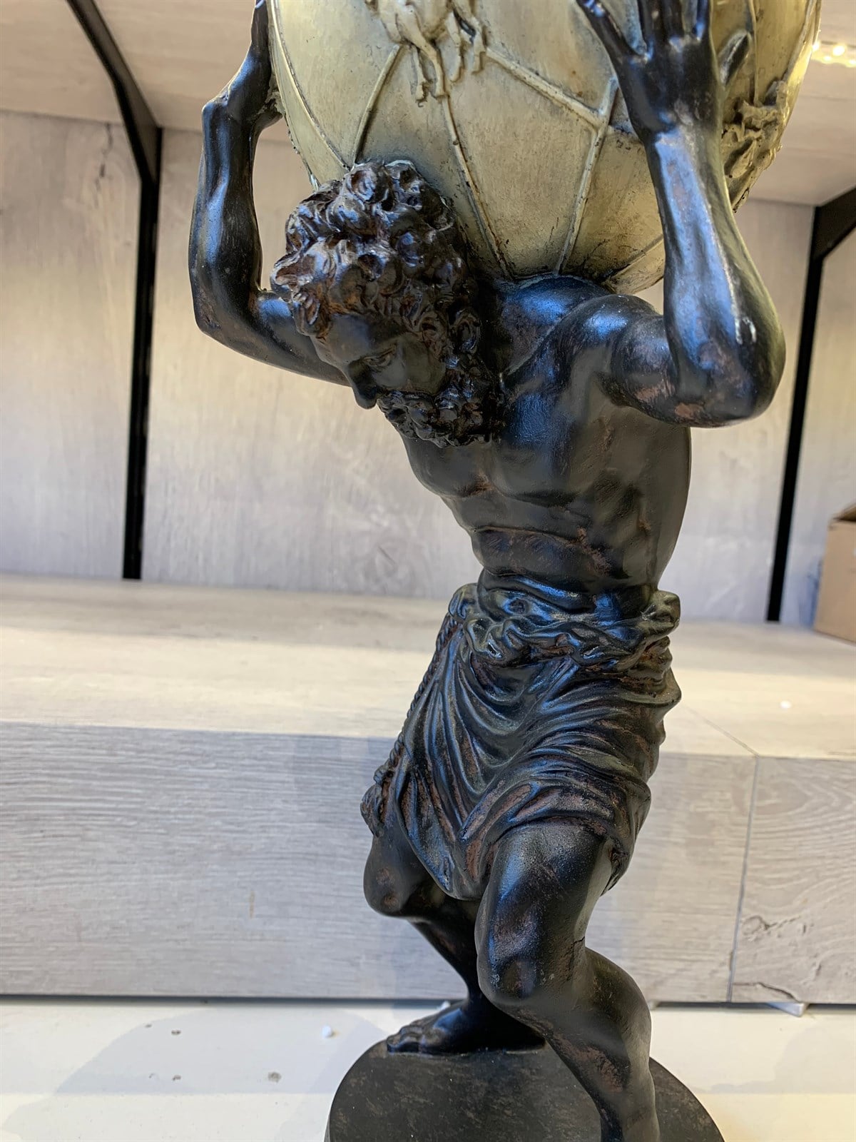Dünyayı Sırtında Taşıyan Atlas Heykeli (Büyük Boy 45 cm)