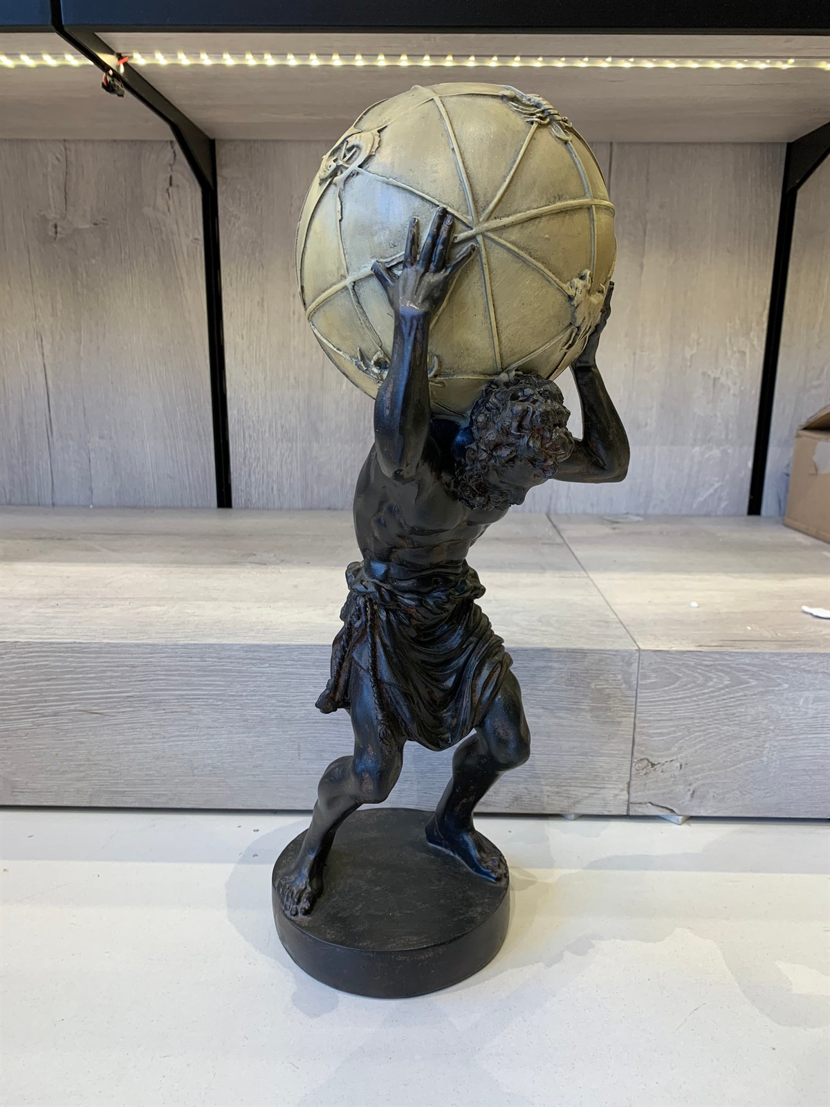 Dünyayı Sırtında Taşıyan Atlas Heykeli (Büyük Boy 45 cm)