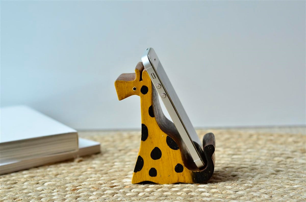 El Yapımı Ahşap Zürafa Telefon Tutucu / Telefon Standı