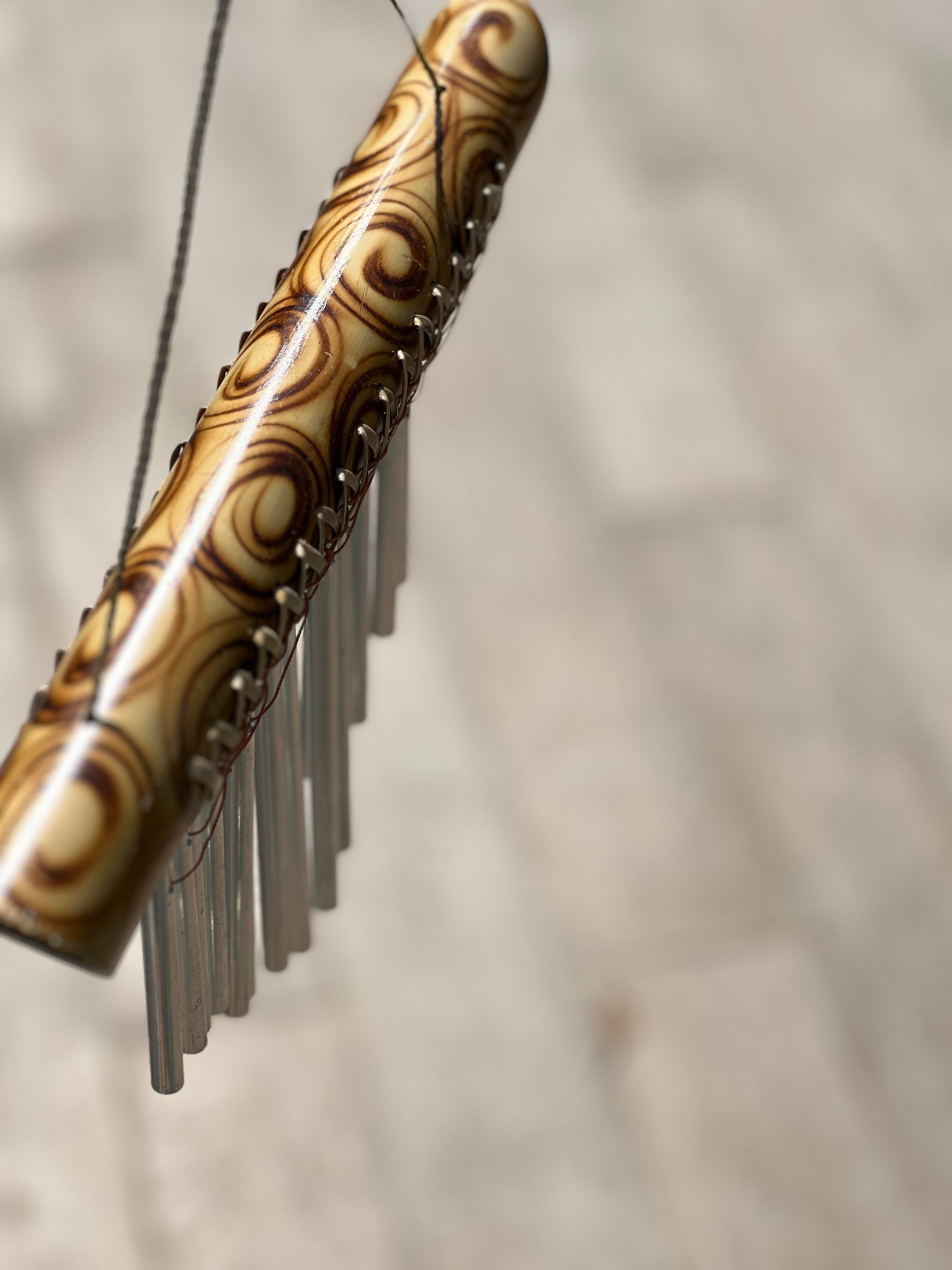 El Yapımı Bambu Gövde Üzerine Metal Rüzgar Çanı - 35 cm  - Miamantra