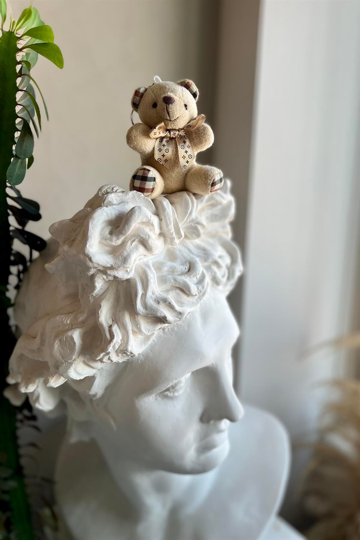Elbiseli Sevimli Peluş Ayıcık Model Bej Anahtarlık , Çanta Aksesuarı Hediyelik (10 cm) - Miamantra