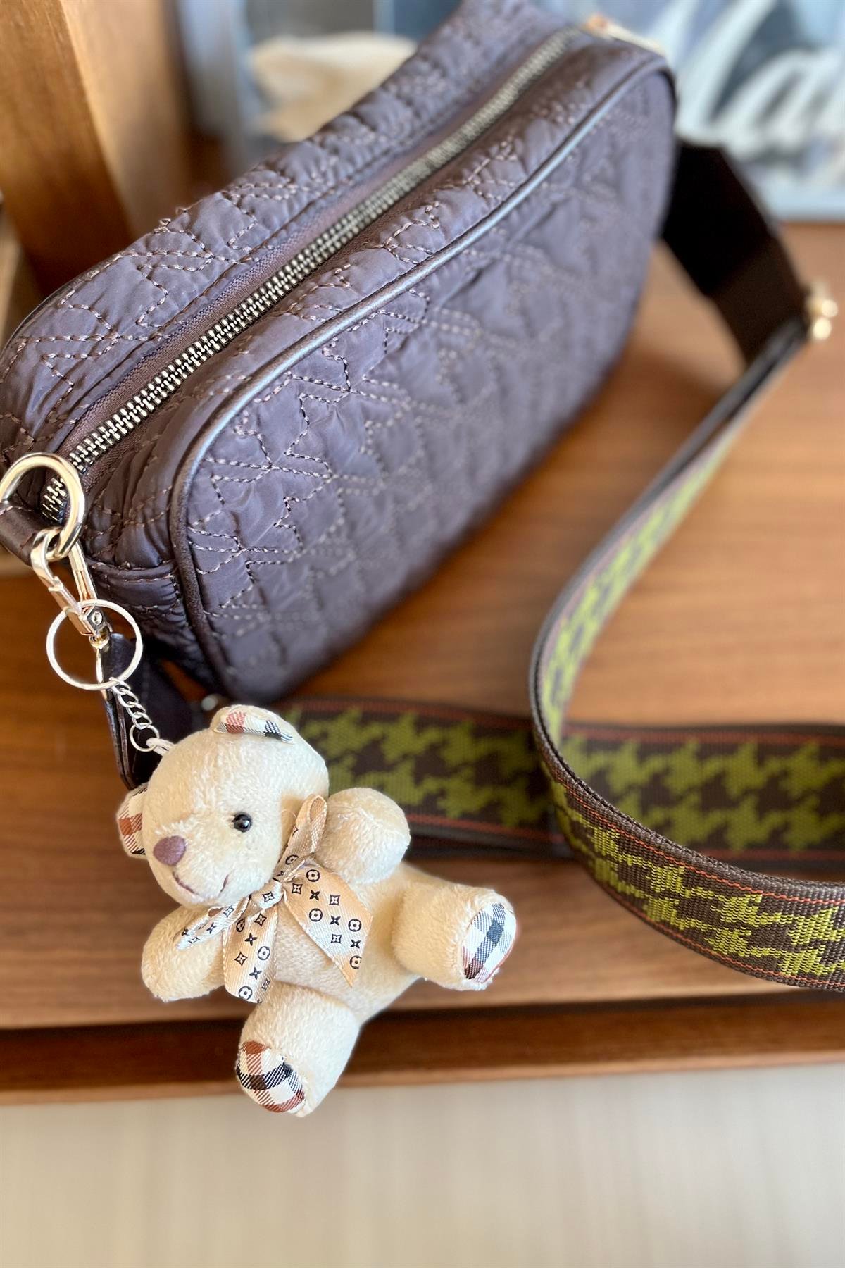 Elbiseli Sevimli Peluş Ayıcık Model Bej Anahtarlık , Çanta Aksesuarı Hediyelik (10 cm) - Miamantra