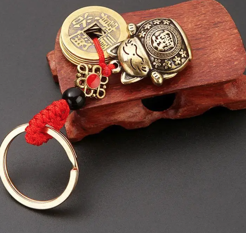 Feng Shui Bereket ve Şans Kedisi Anahtarlığı (Maneki Neko Figürlü Anahtarlık) - Miamantra